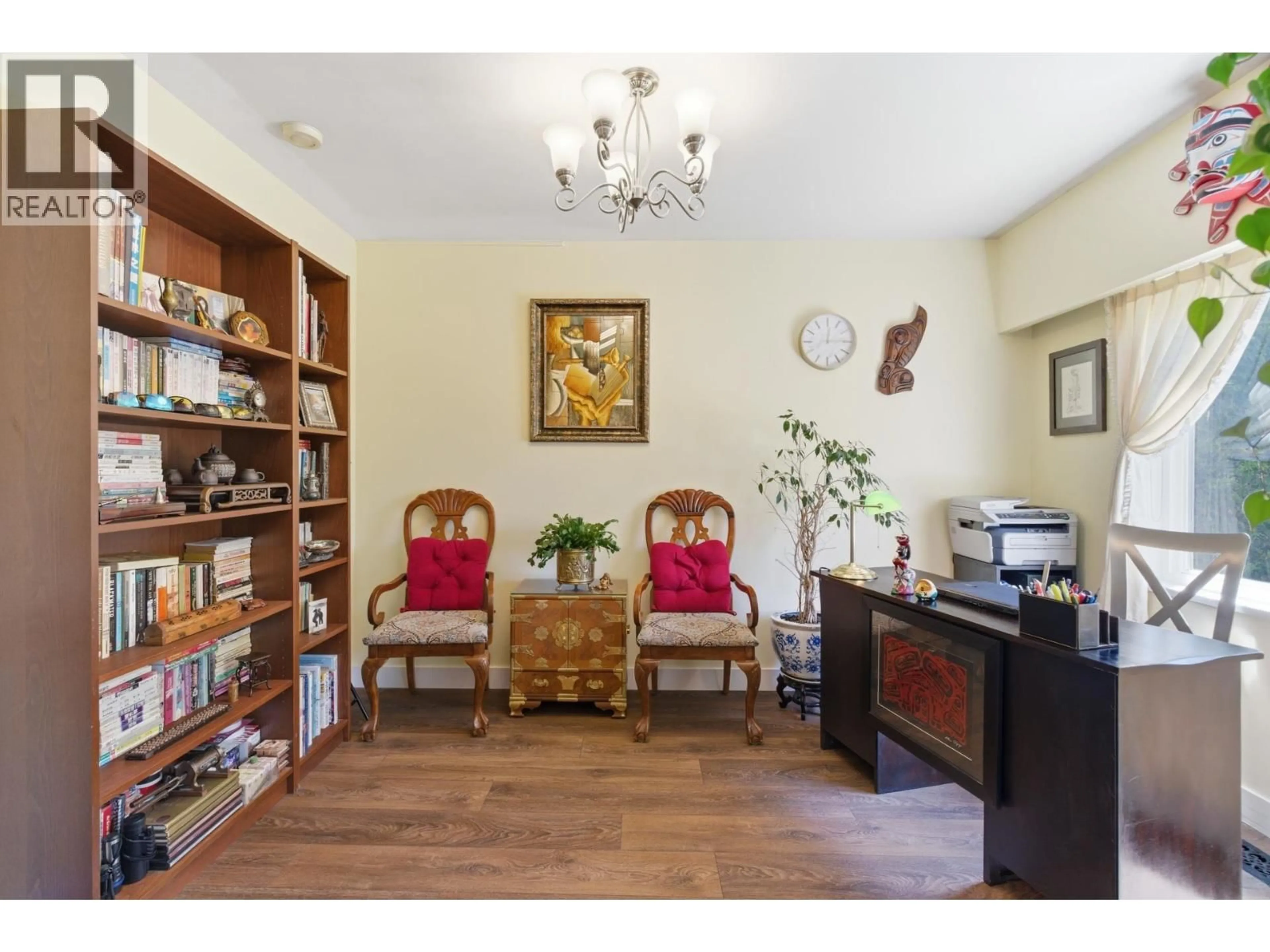Indoor foyer for 219 38TH AVENUE, Vancouver British Columbia V5W1H3