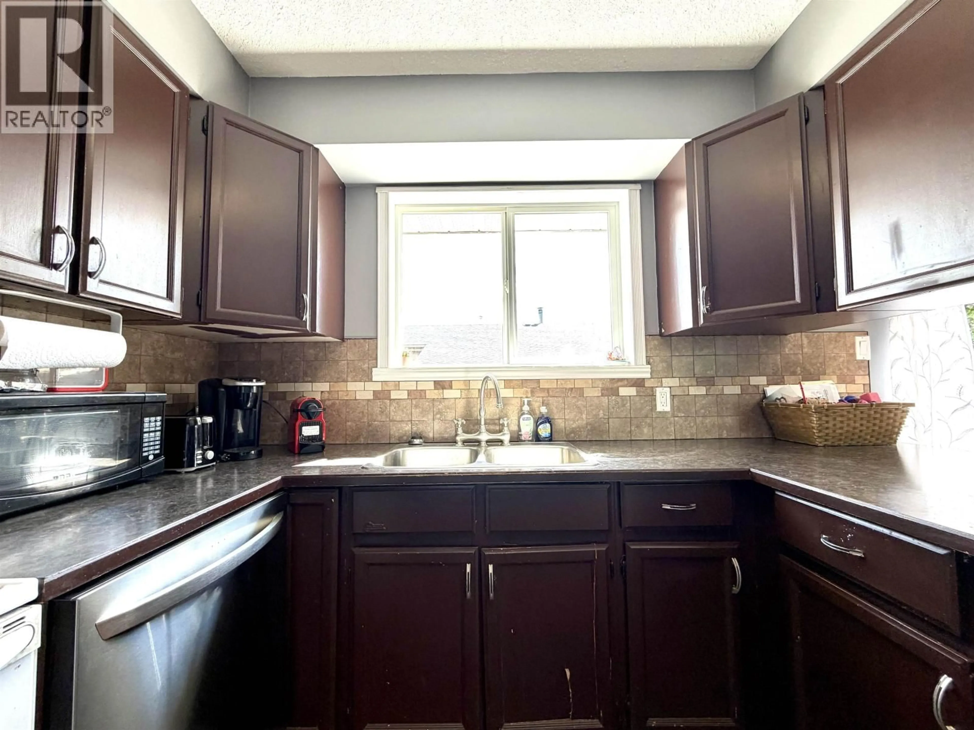 Standard kitchen, ceramic/tile floor for 3822 13TH AVENUE, Smithers British Columbia V0J2N0