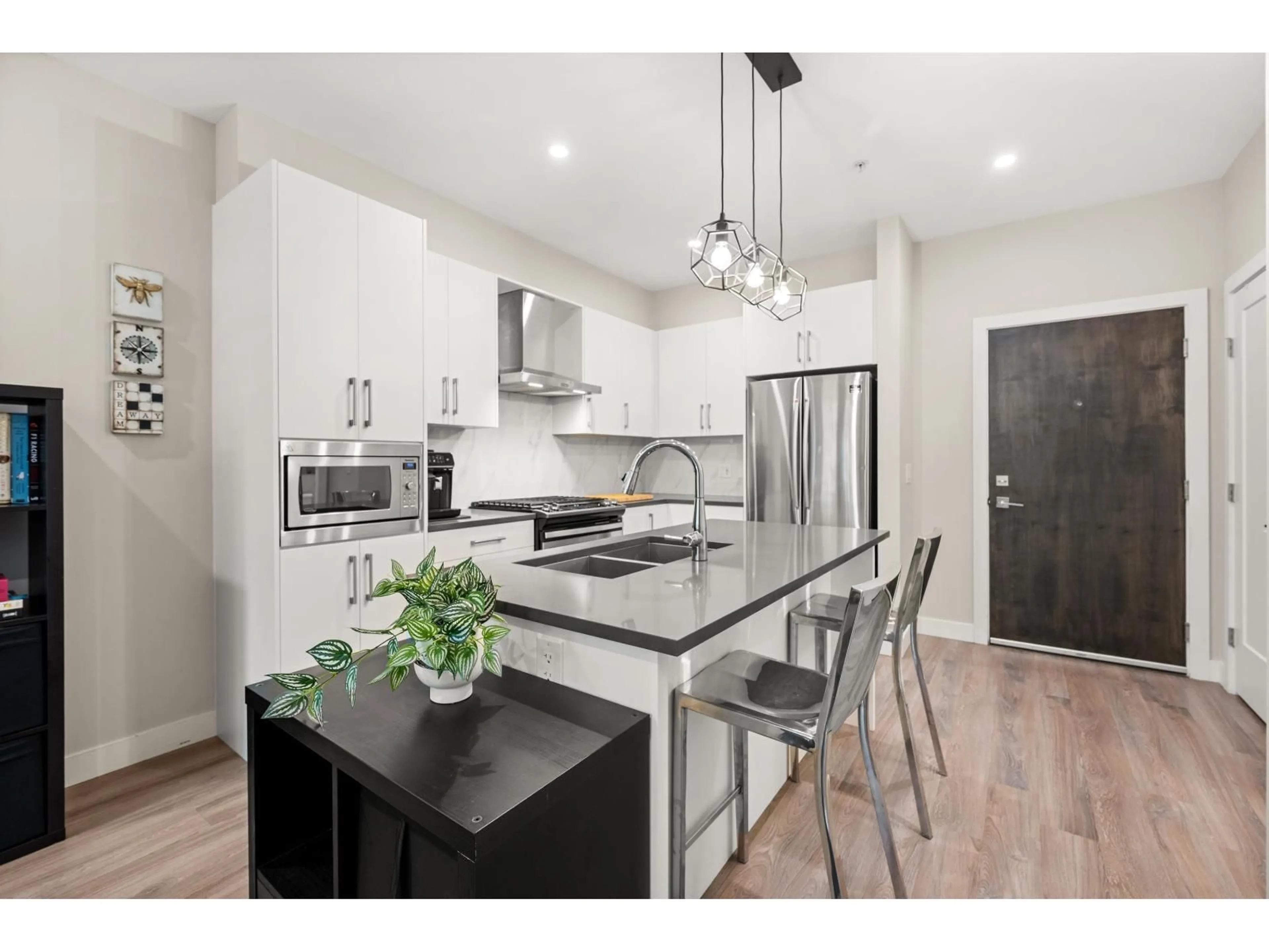 Open concept kitchen, unknown for 404 - 15436 31 AVENUE, Surrey British Columbia V3Z1H3