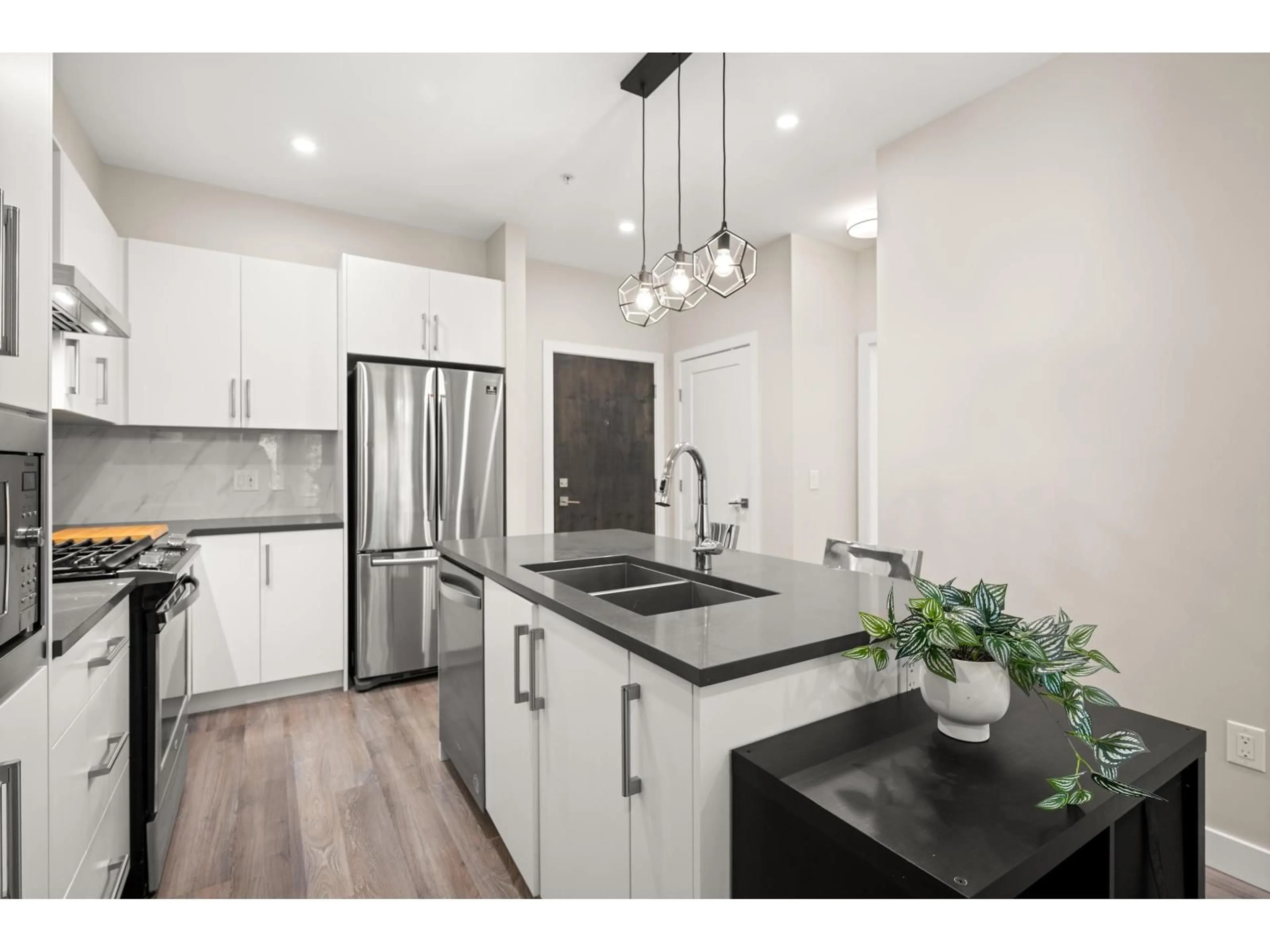 Open concept kitchen, unknown for 404 - 15436 31 AVENUE, Surrey British Columbia V3Z1H3