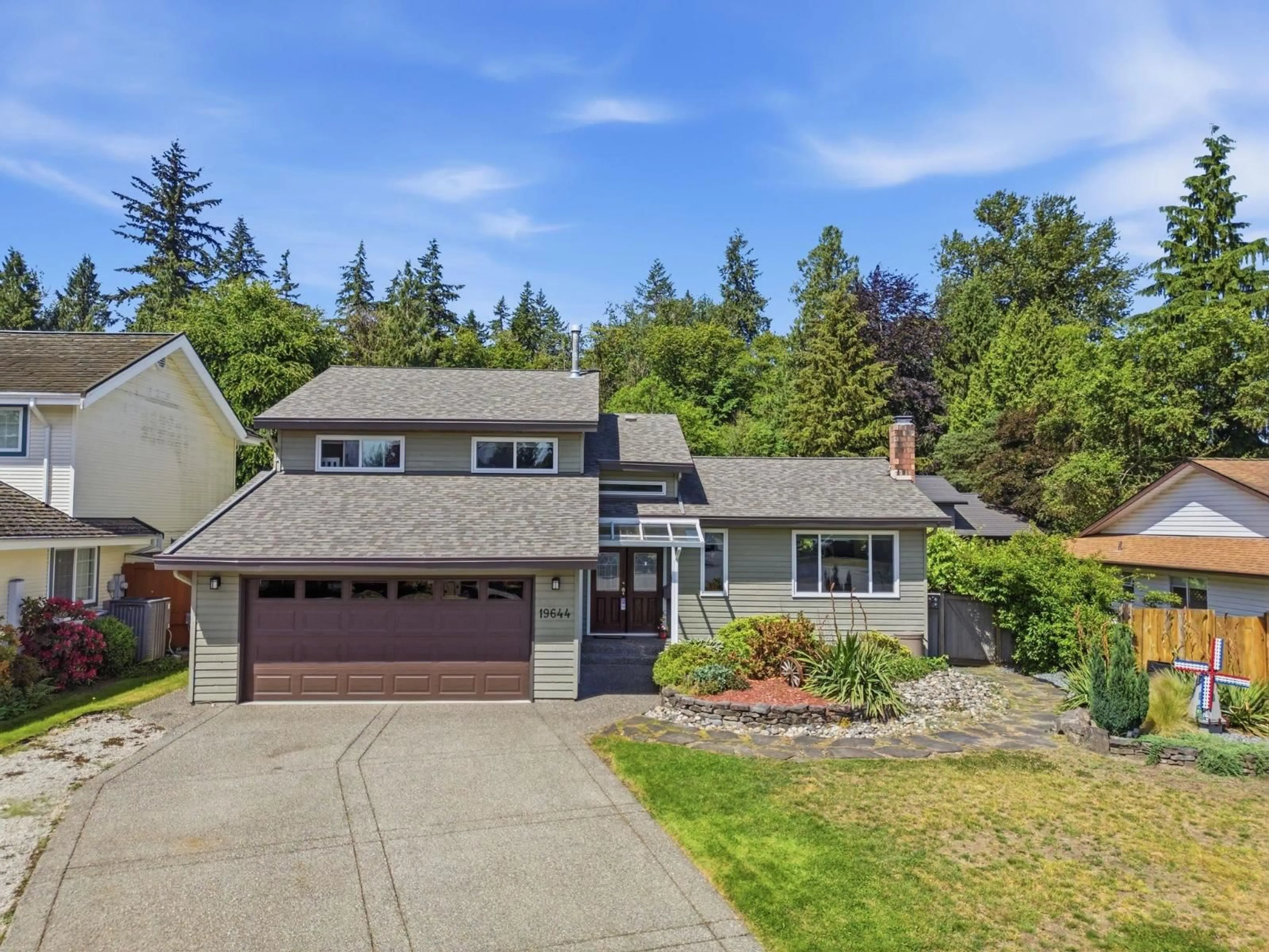 A pic from outside/outdoor area/front of a property/back of a property/a pic from drone, street for 19644 49B AVENUE, Langley British Columbia V3A7N9