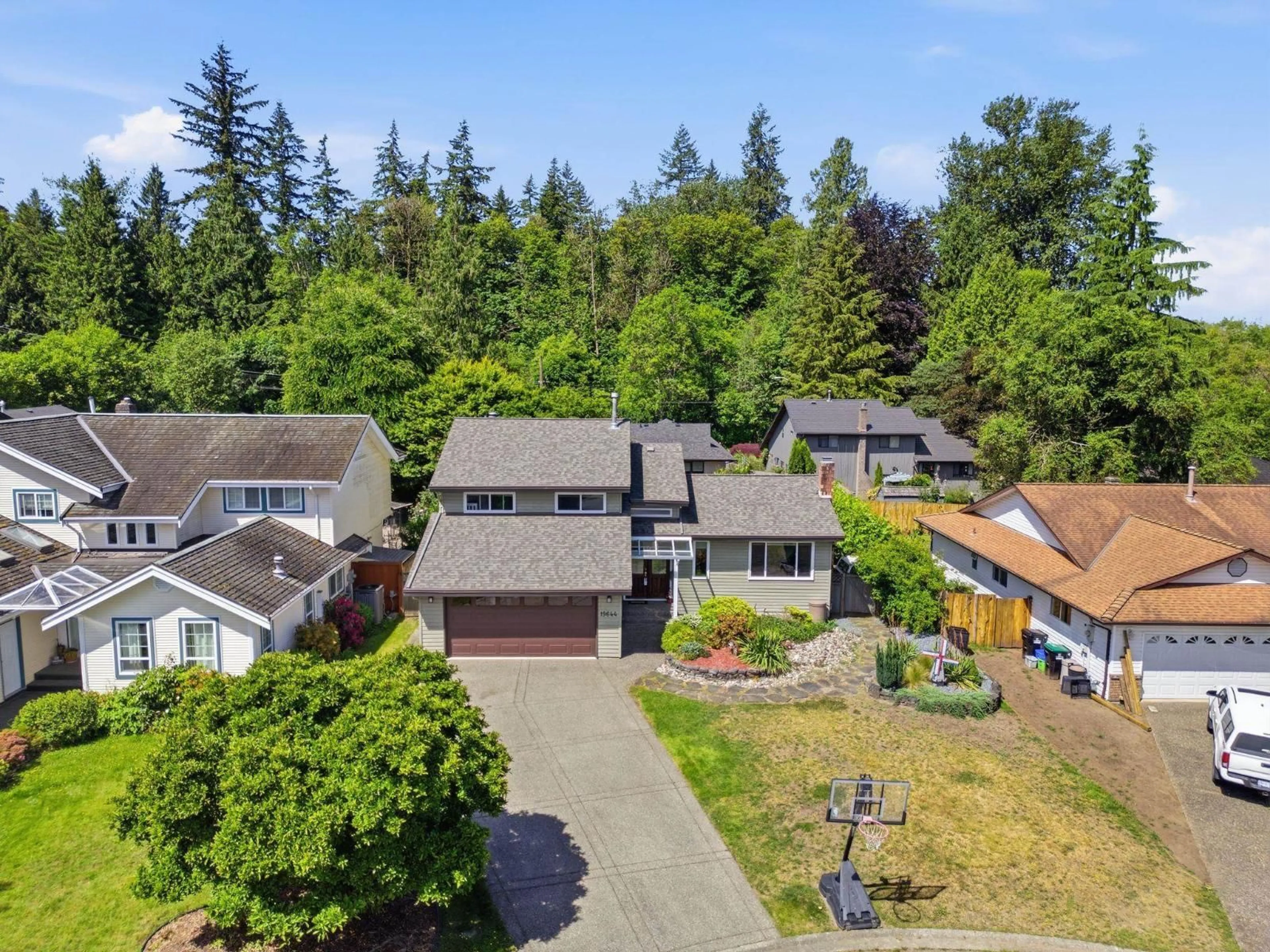 A pic from outside/outdoor area/front of a property/back of a property/a pic from drone, street for 19644 49B AVENUE, Langley British Columbia V3A7N9