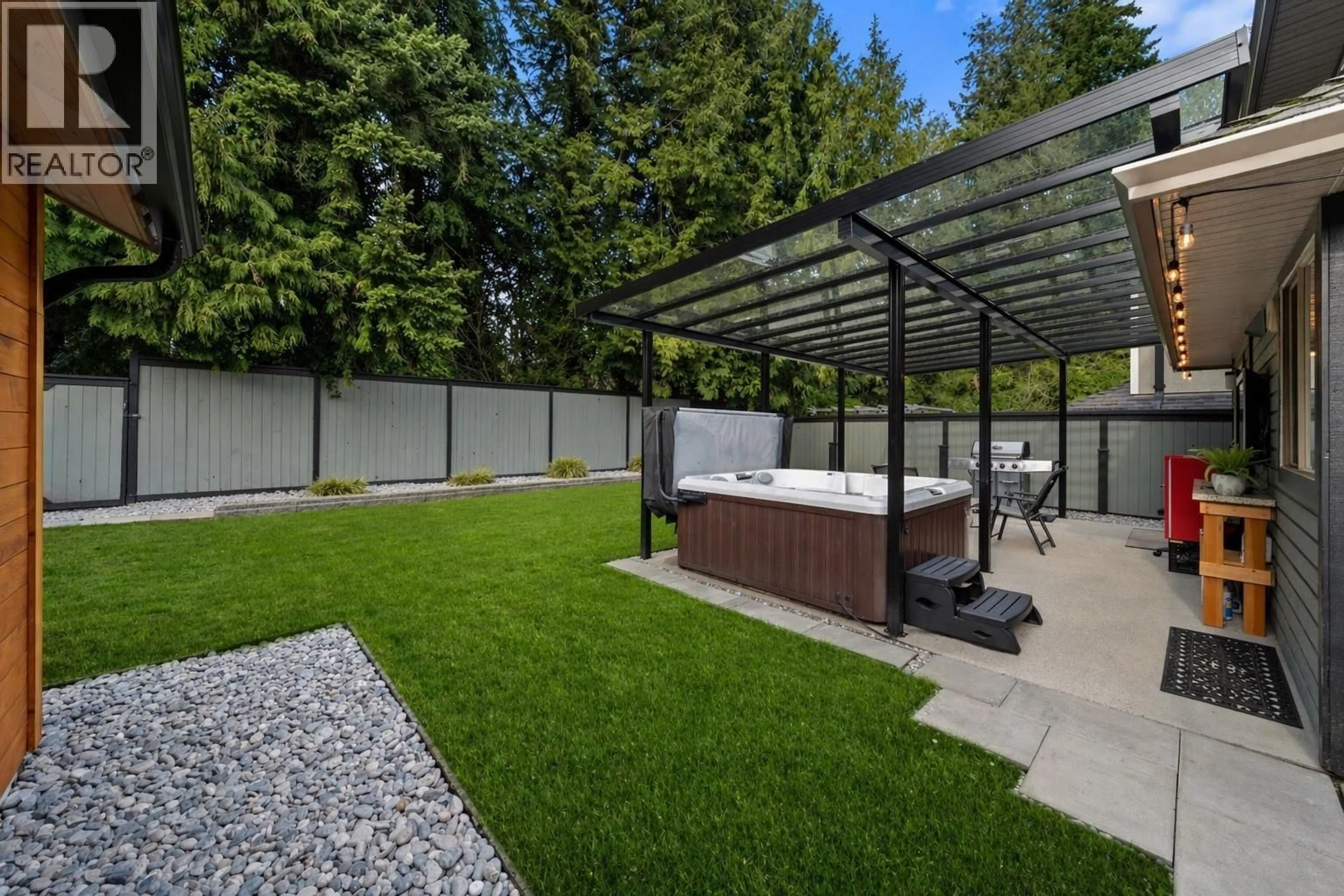 Patio, unknown for 1216 PLATEAU DRIVE, North Vancouver British Columbia V7P2J4