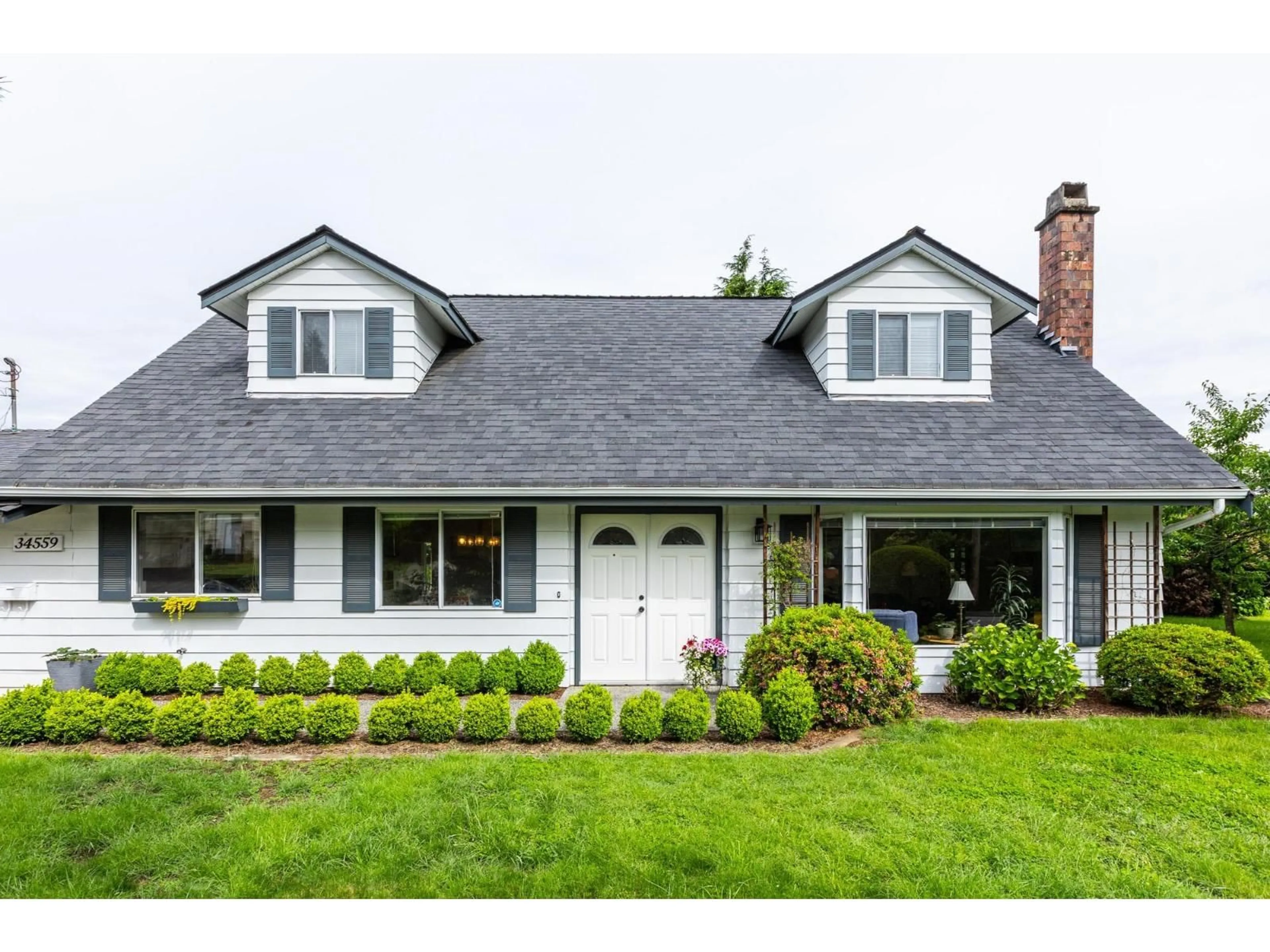 Home with vinyl exterior material, street for 34559 HURST CRESCENT, Abbotsford British Columbia V2S5B3