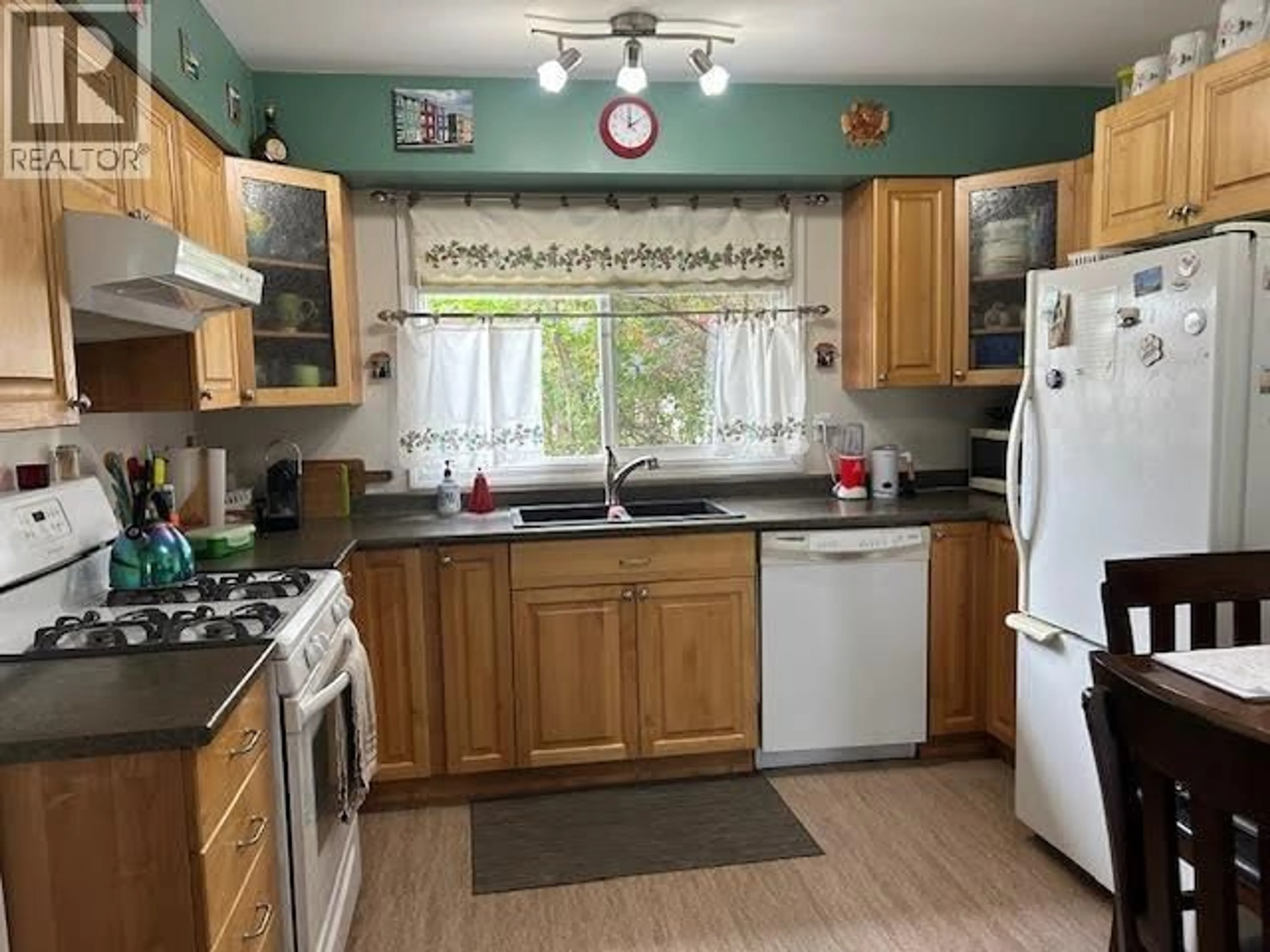 Standard kitchen, unknown for 7 - 5320 MOUNTAINVIEW DRIVE, Fort Nelson British Columbia V0C1R0