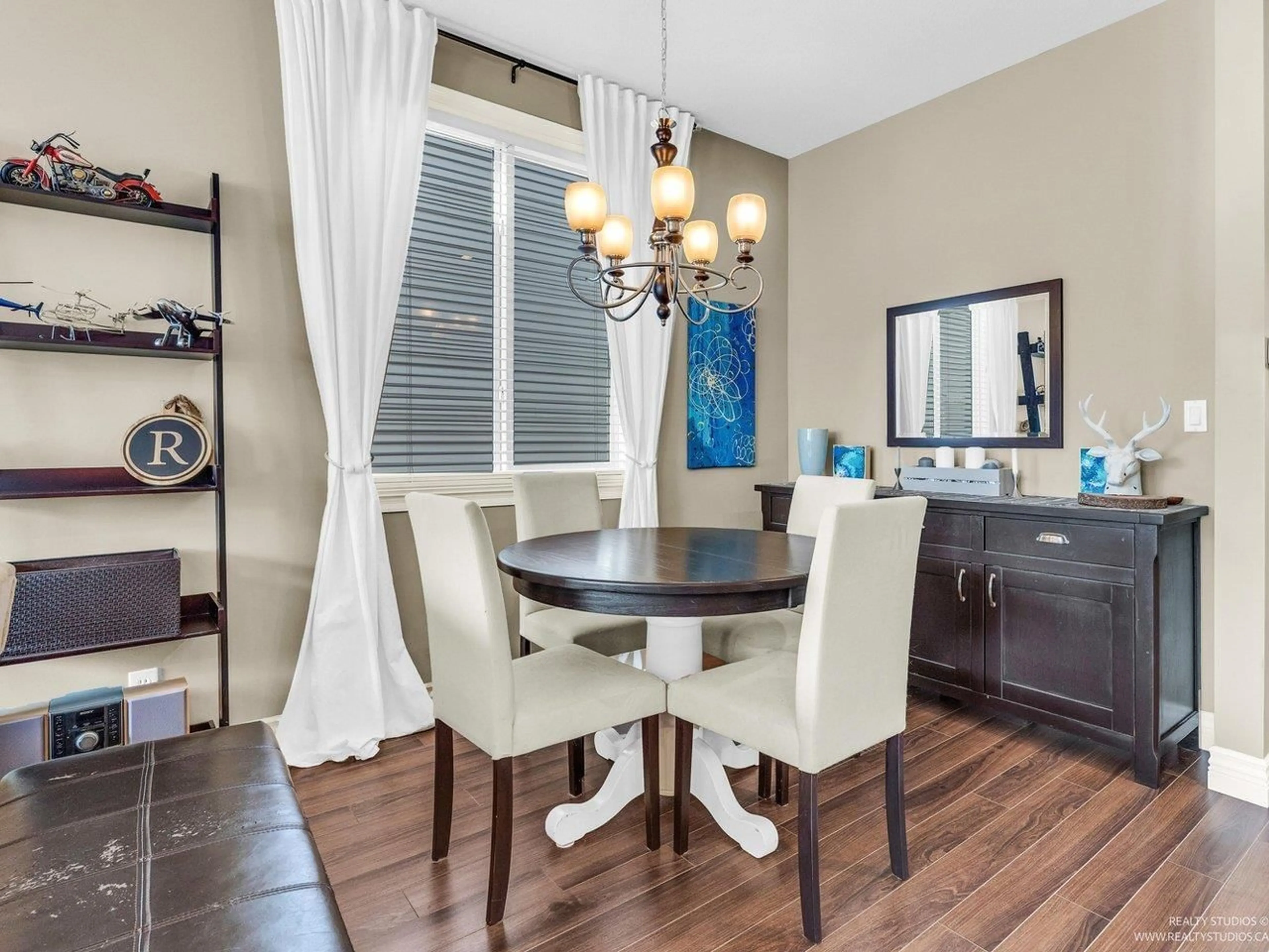 Dining room, wood/laminate floor for 6573 193 STREET, Surrey British Columbia V4N5P9