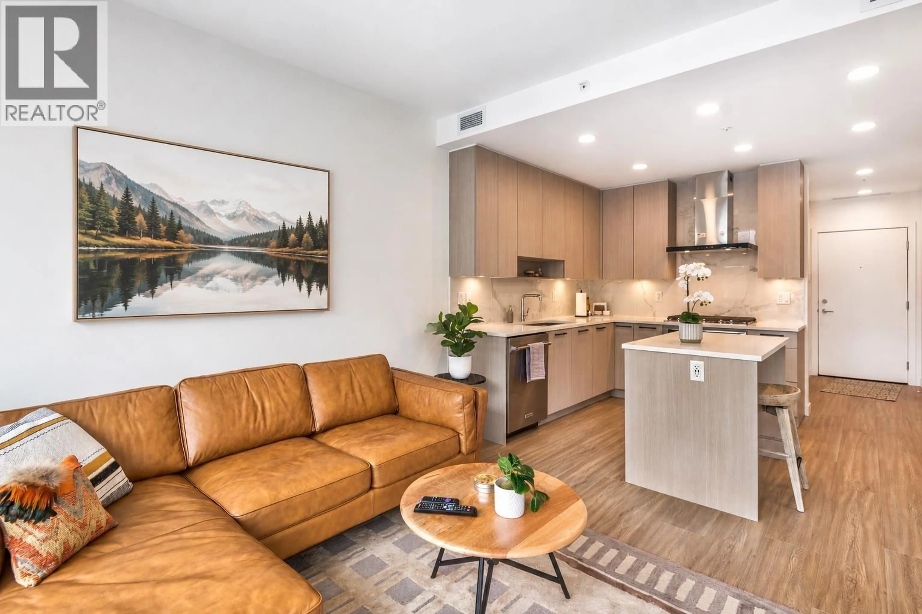 Living room with furniture, unknown for 603 - 555 SYDNEY AVENUE, Coquitlam British Columbia V3K0G5