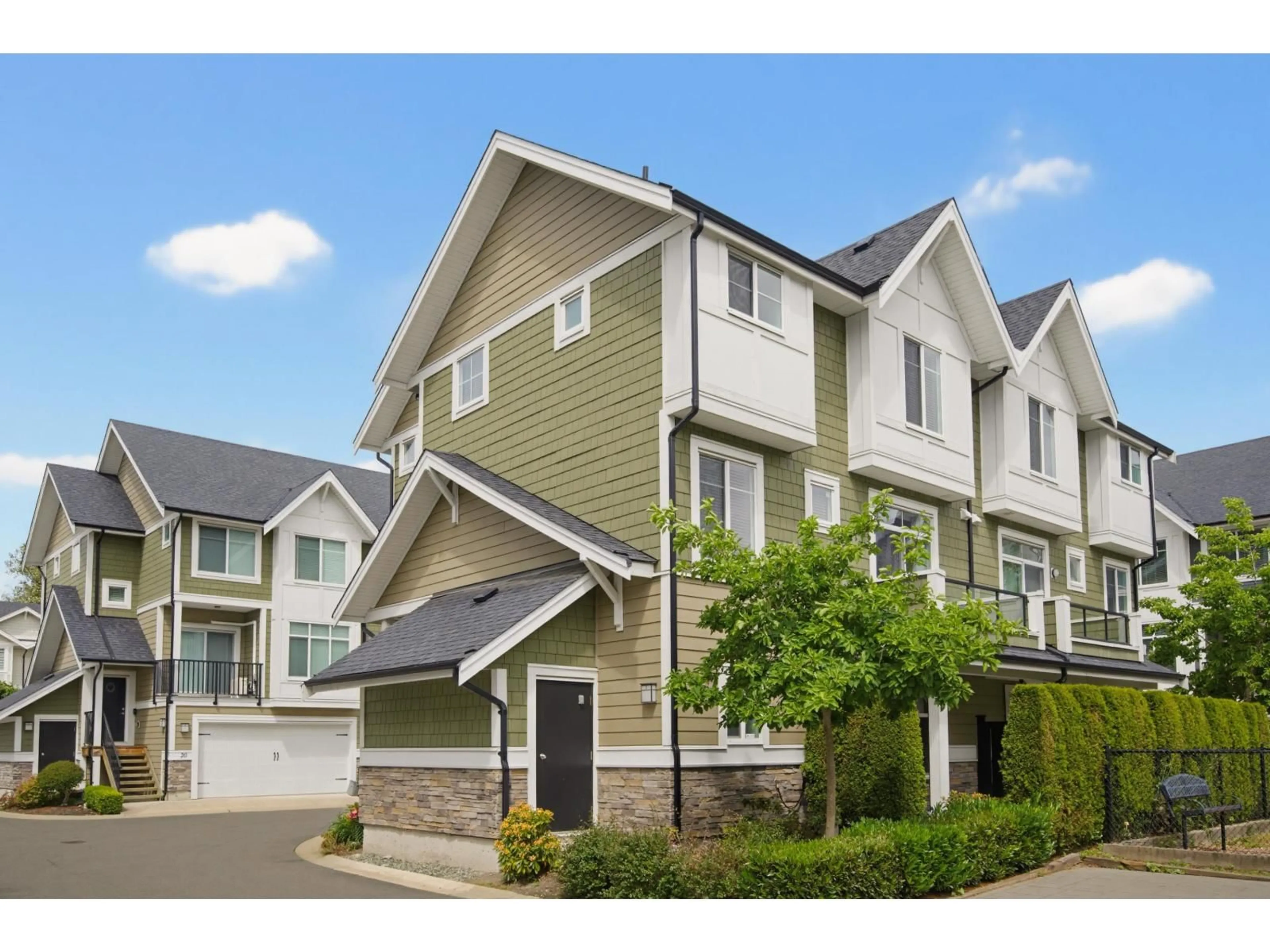 Home with vinyl exterior material, street for 22 - 7374 194A STREET, Surrey British Columbia V4N6P8