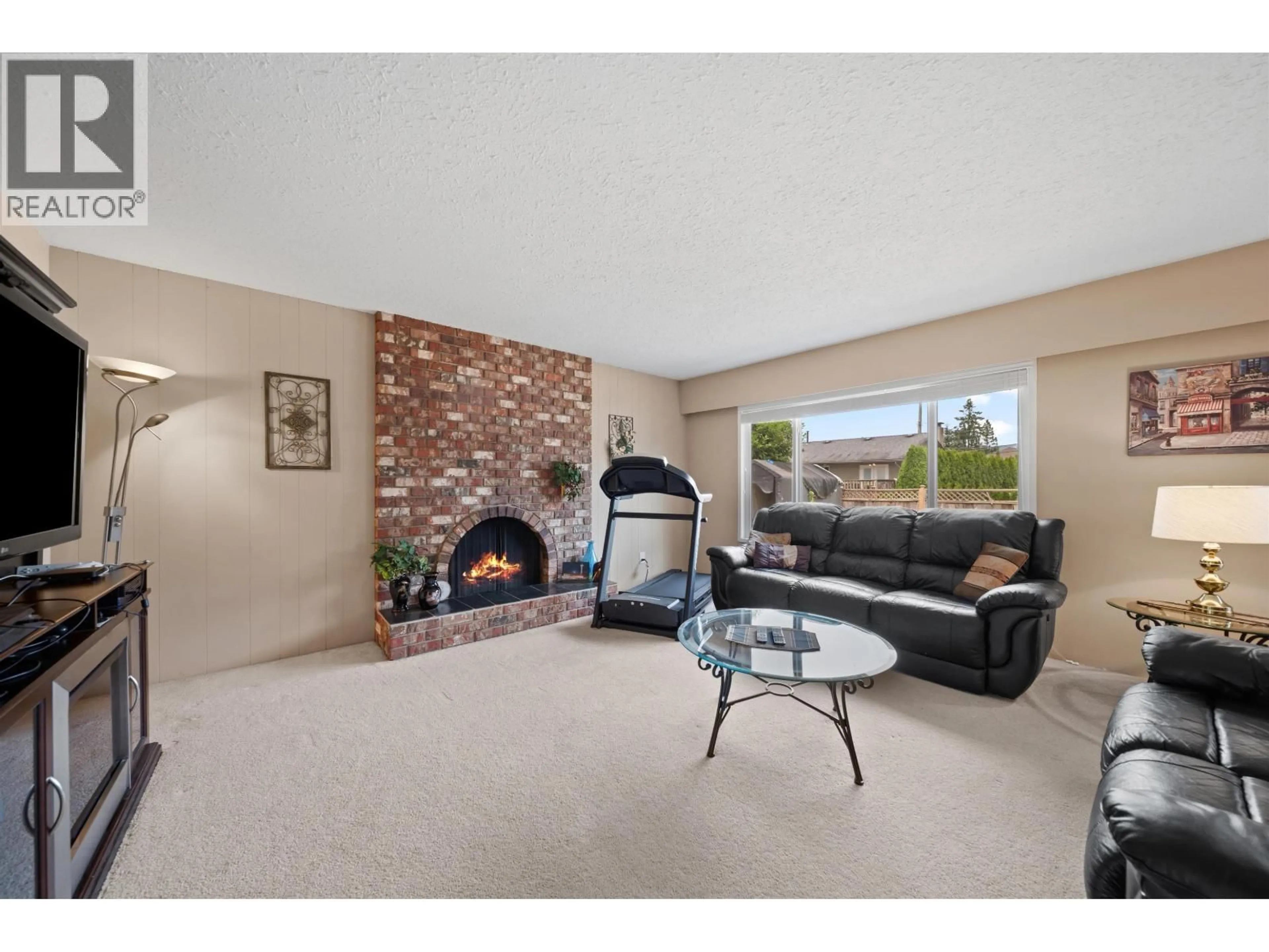 Living room with furniture, unknown for 19347 117B AVENUE, Pitt Meadows British Columbia V3Y1C4