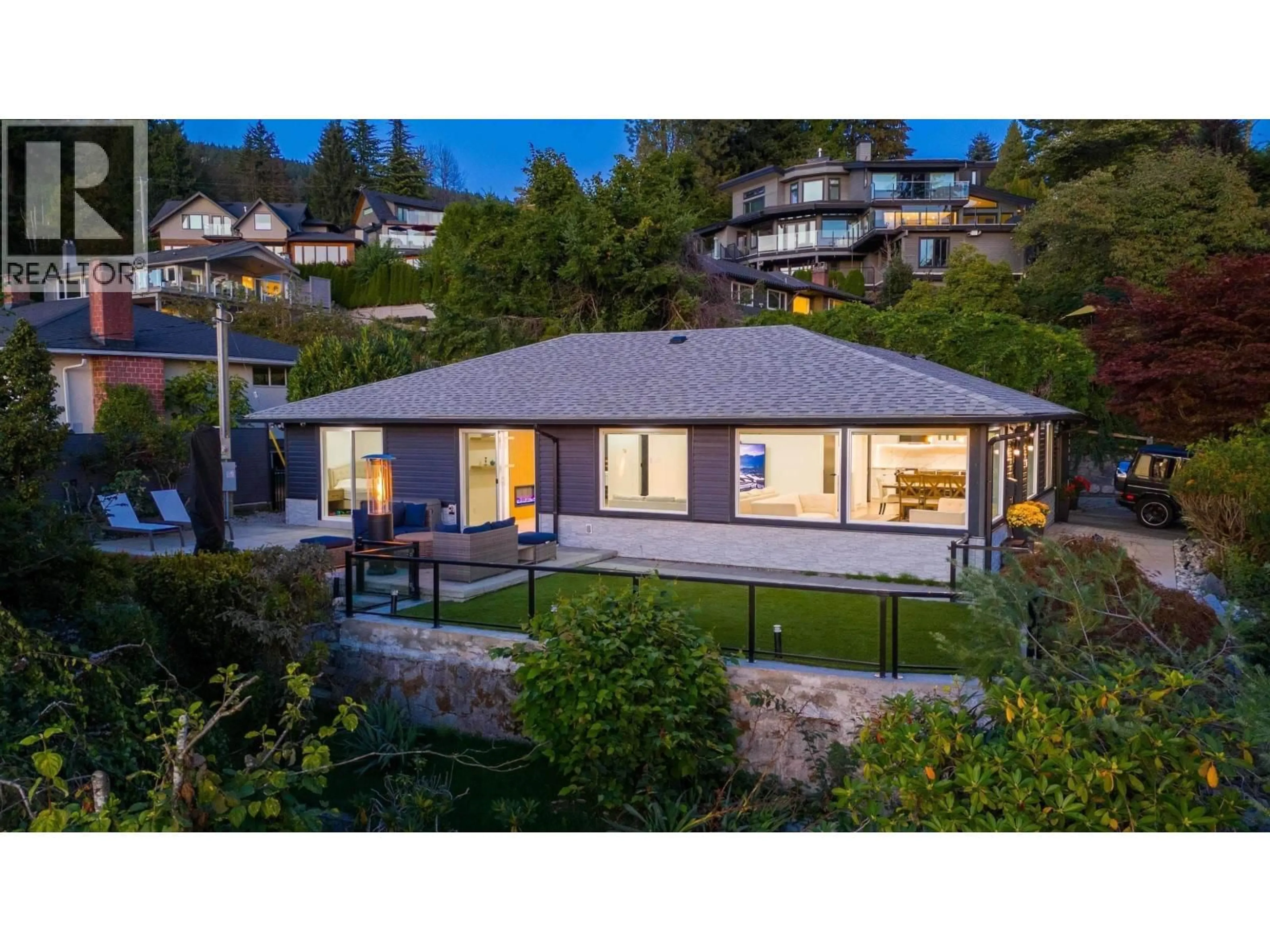 A pic from outside/outdoor area/front of a property/back of a property/a pic from drone, unknown for 3812 DALKEITH DRIVE, North Vancouver British Columbia V7N3N6