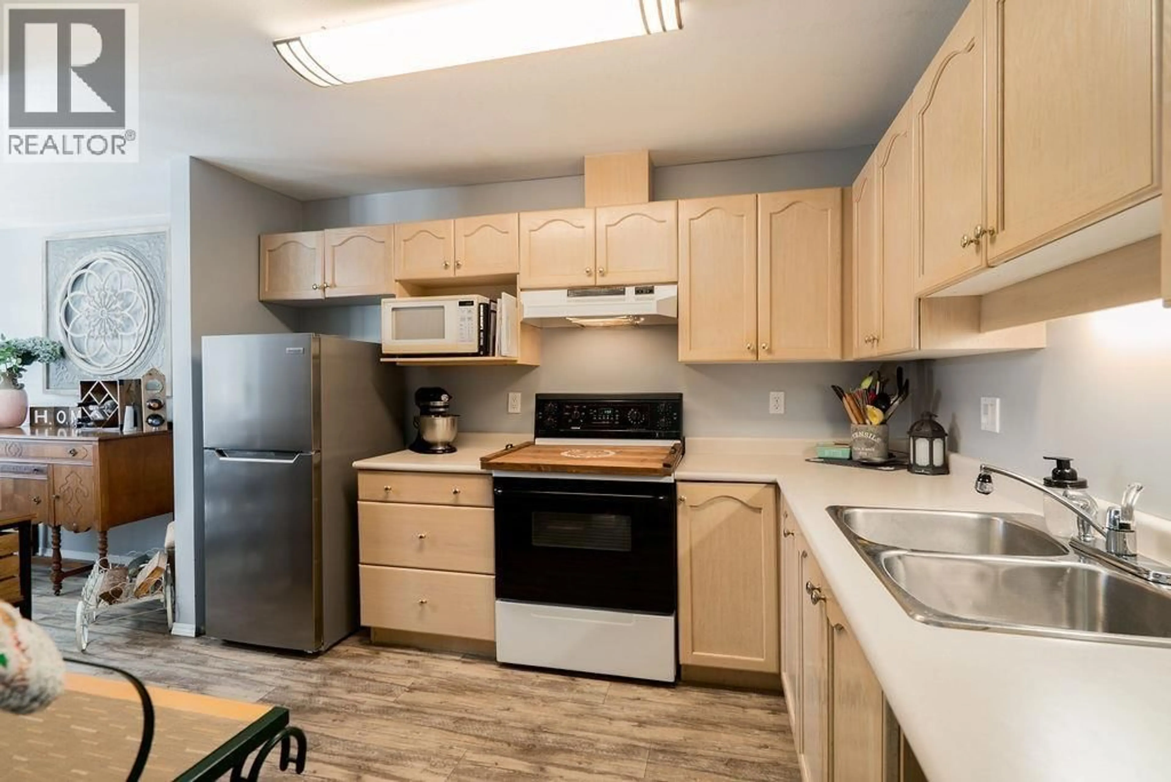 Standard kitchen, unknown for 203 - 19130 FORD ROAD, Pitt Meadows British Columbia V3Y2P1