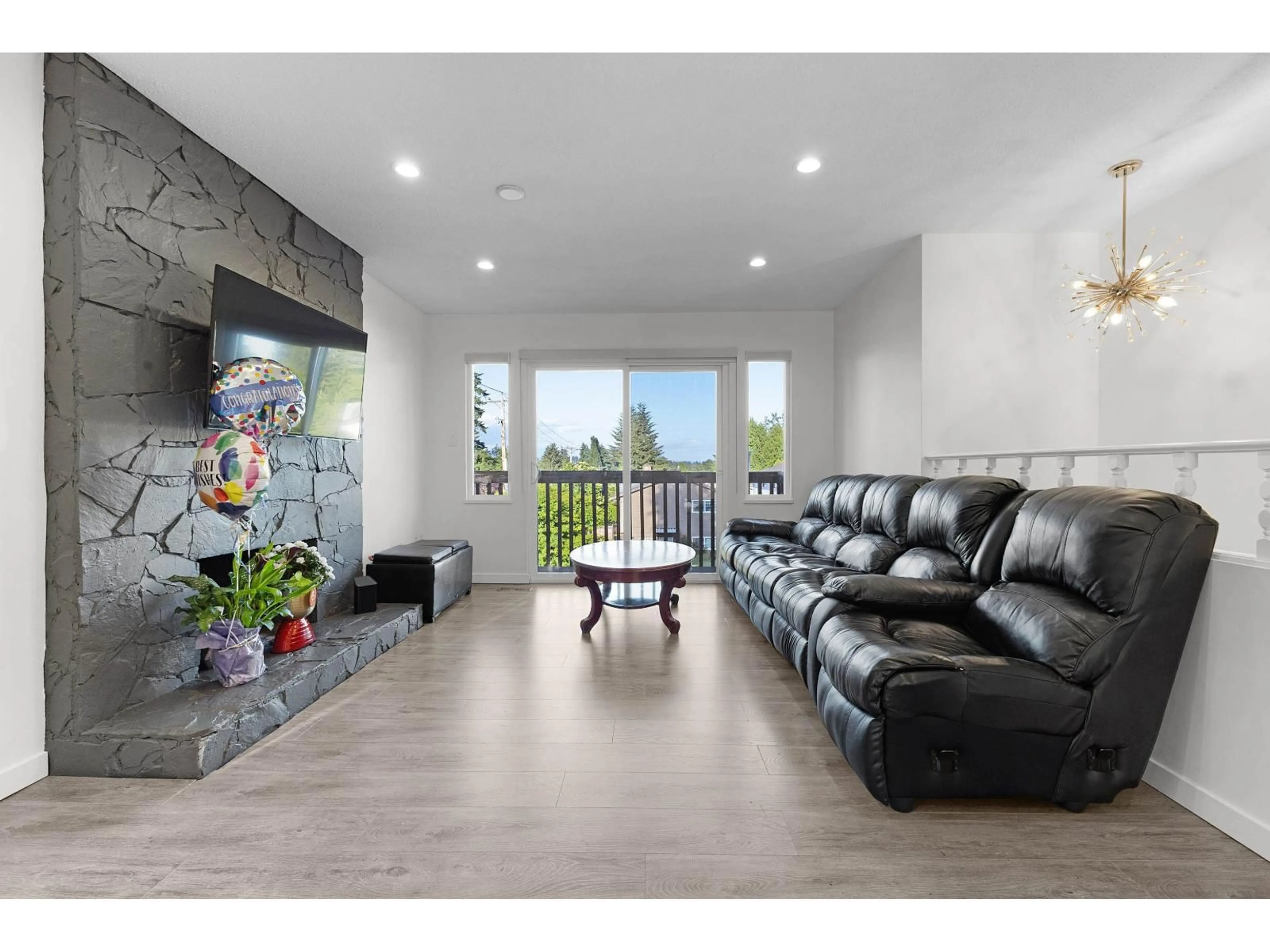 Living room with furniture, unknown for 7991 138A STREET, Surrey British Columbia V3W7E8