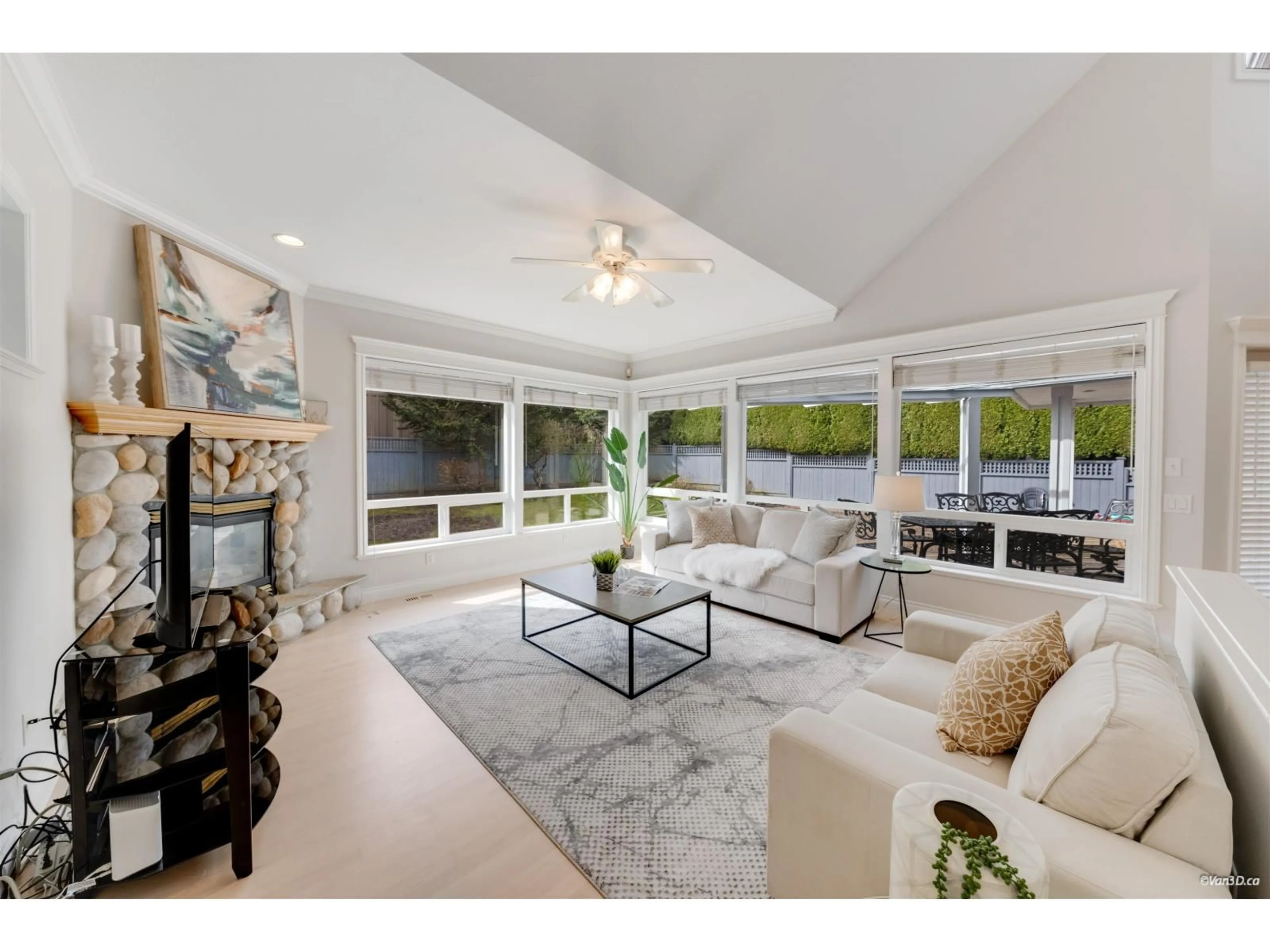 Living room with furniture, unknown for 16330 LINCOLN WOODS COURT, Surrey British Columbia V3Z0J8