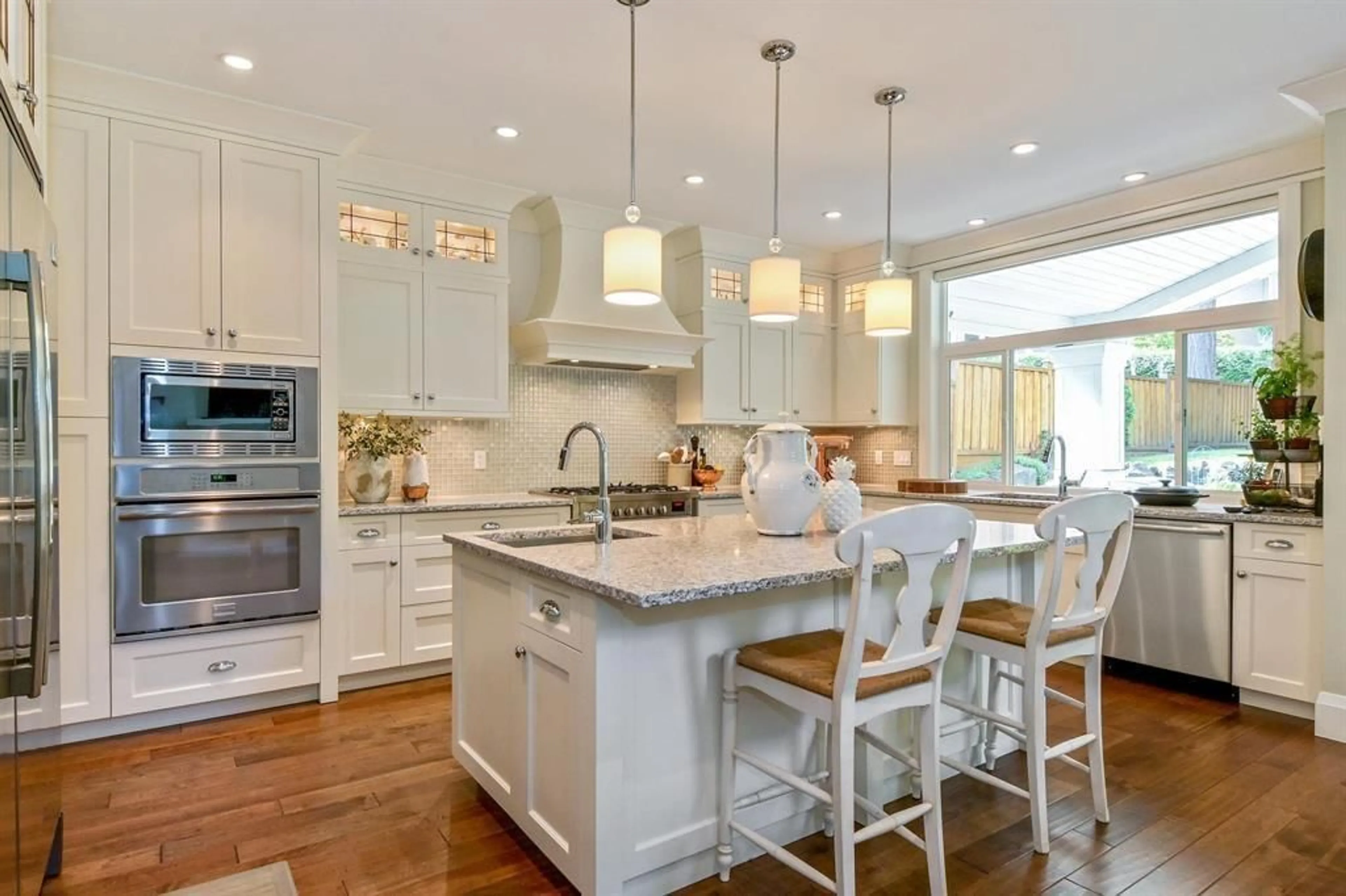 Open concept kitchen, ceramic/tile floor for 4745 204A STREET, Langley British Columbia V3A0E7