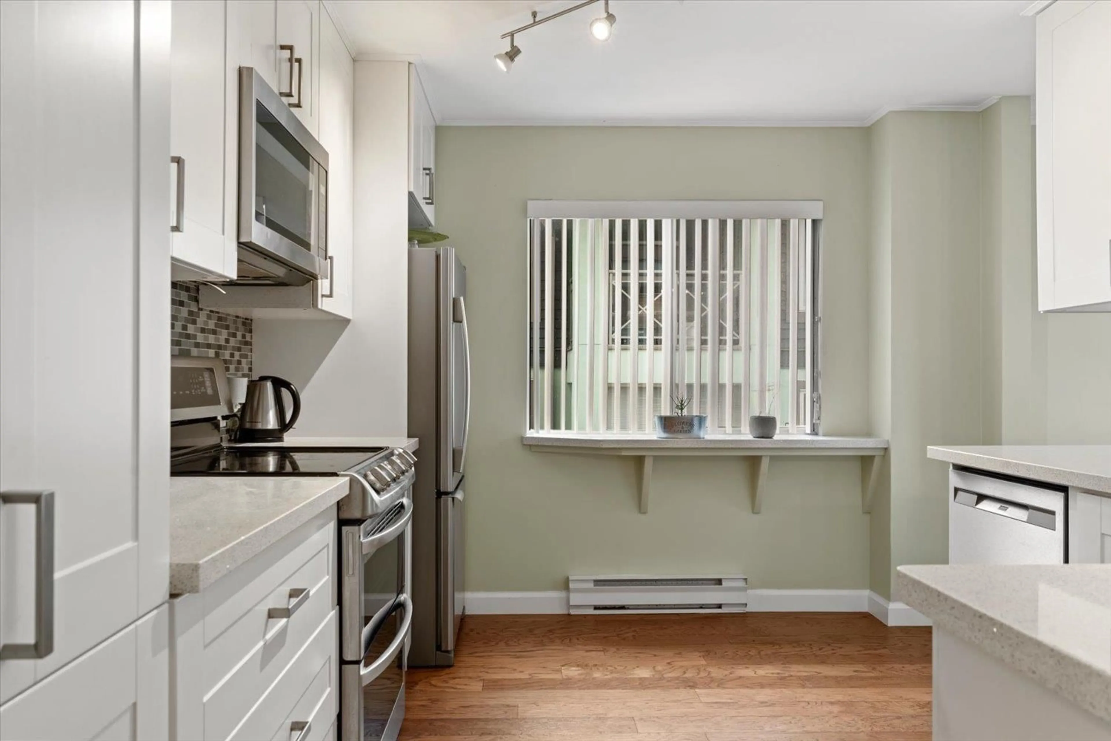 Standard kitchen, unknown for 303 - 45765 SPADINA AVENUE, Chilliwack British Columbia V2P1T5