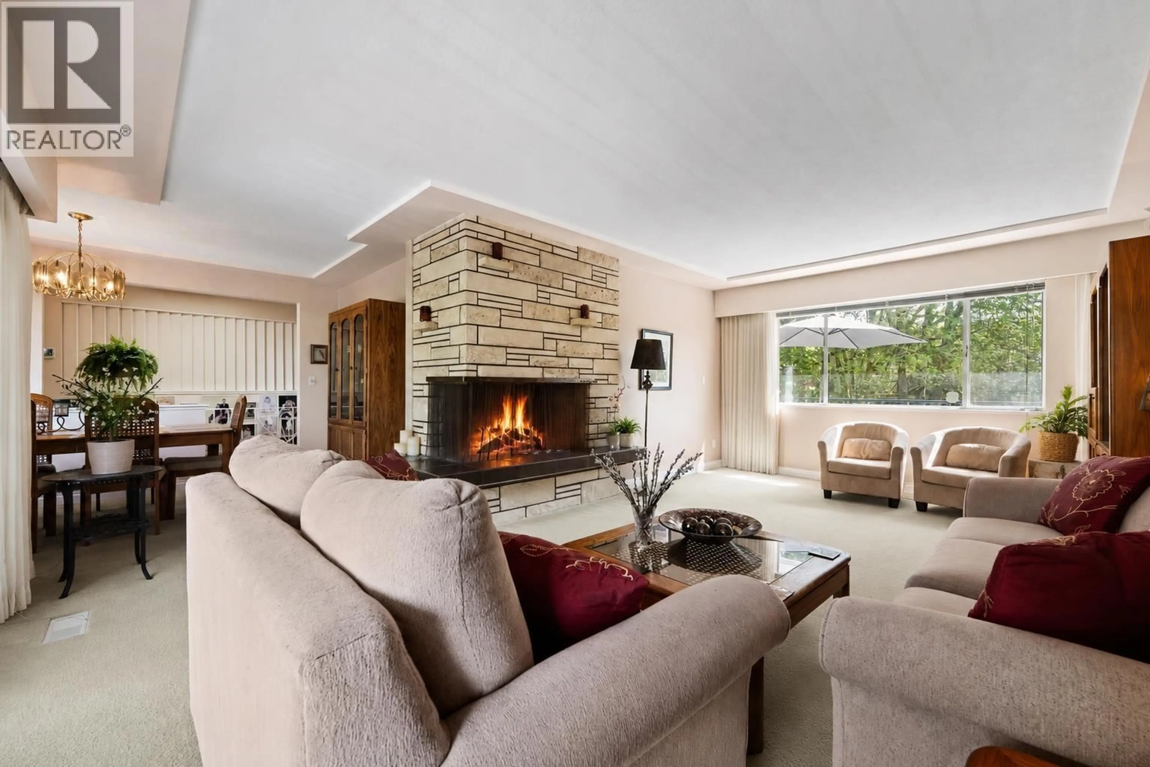 Living room with furniture, unknown for 689 POPLAR STREET, Coquitlam British Columbia V3J3K7