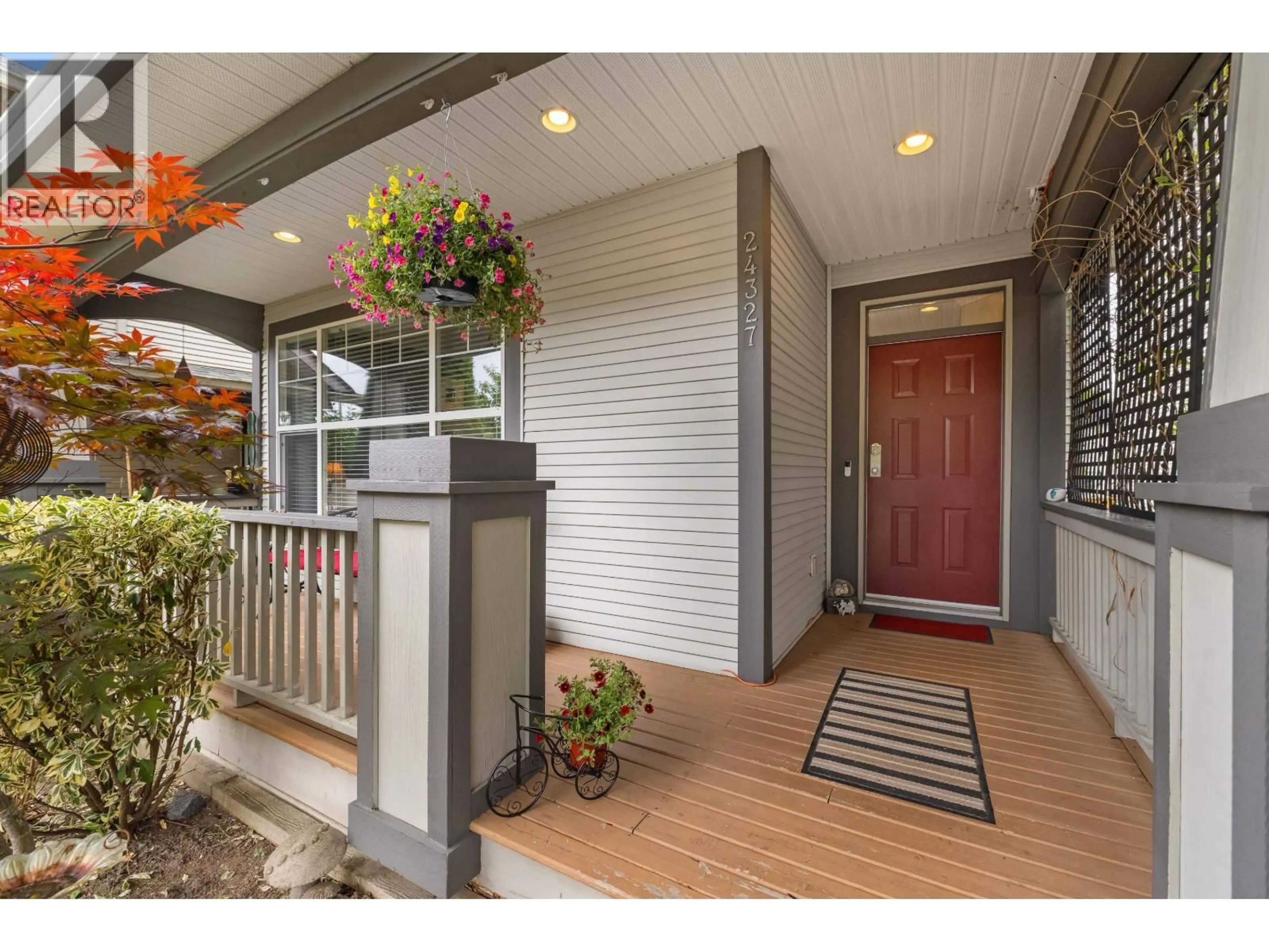Indoor entryway for 24327 102 AVENUE, Maple Ridge British Columbia V2W1X9