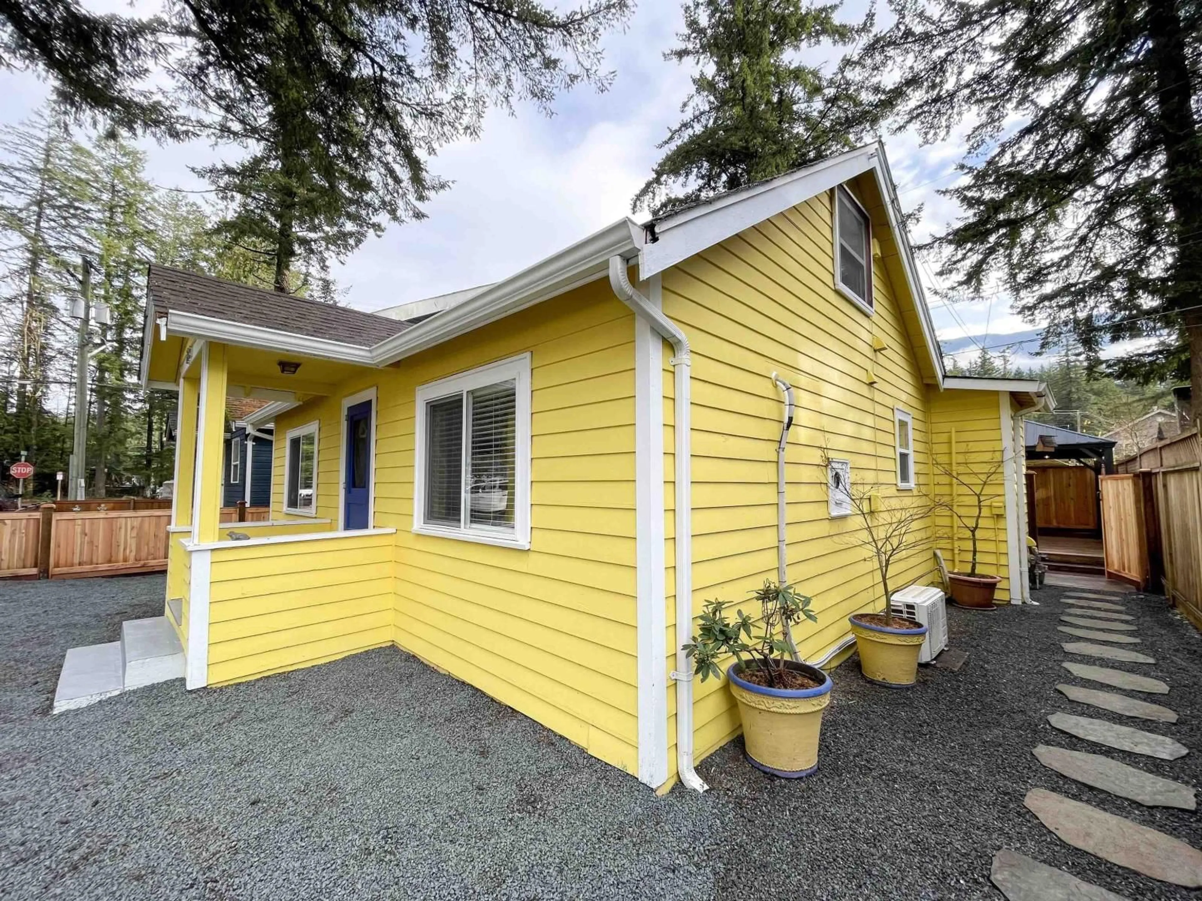 Home with vinyl exterior material, street for 298 HEMLOCK STREET, Cultus Lake British Columbia V2R4Y7