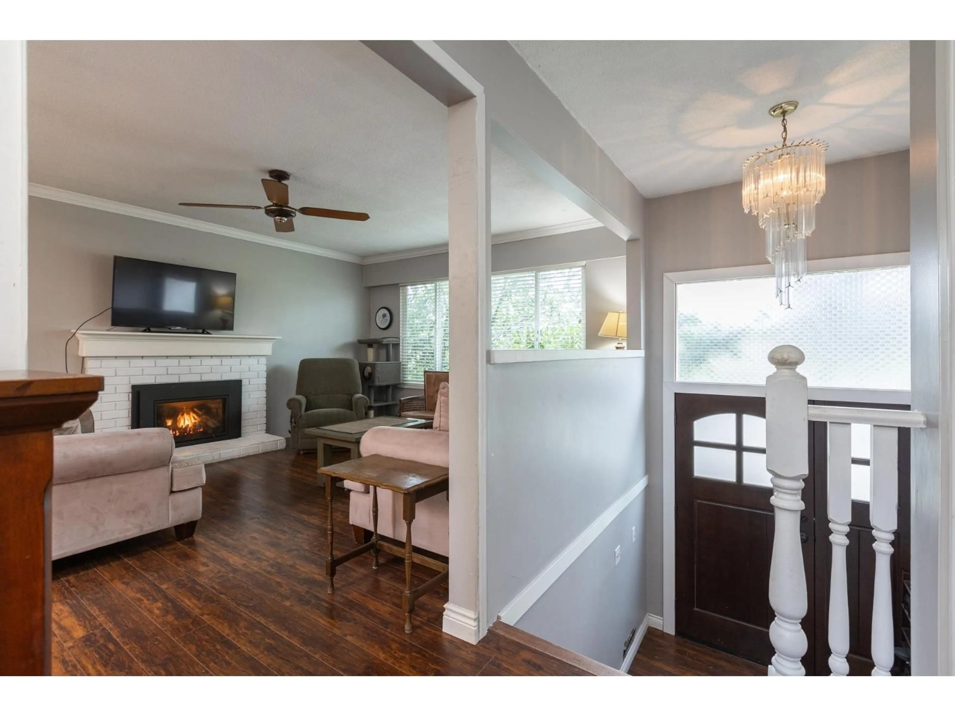 Living room with furniture, wood/laminate floor for 27283 29 AVENUE, Langley British Columbia V4W3J8