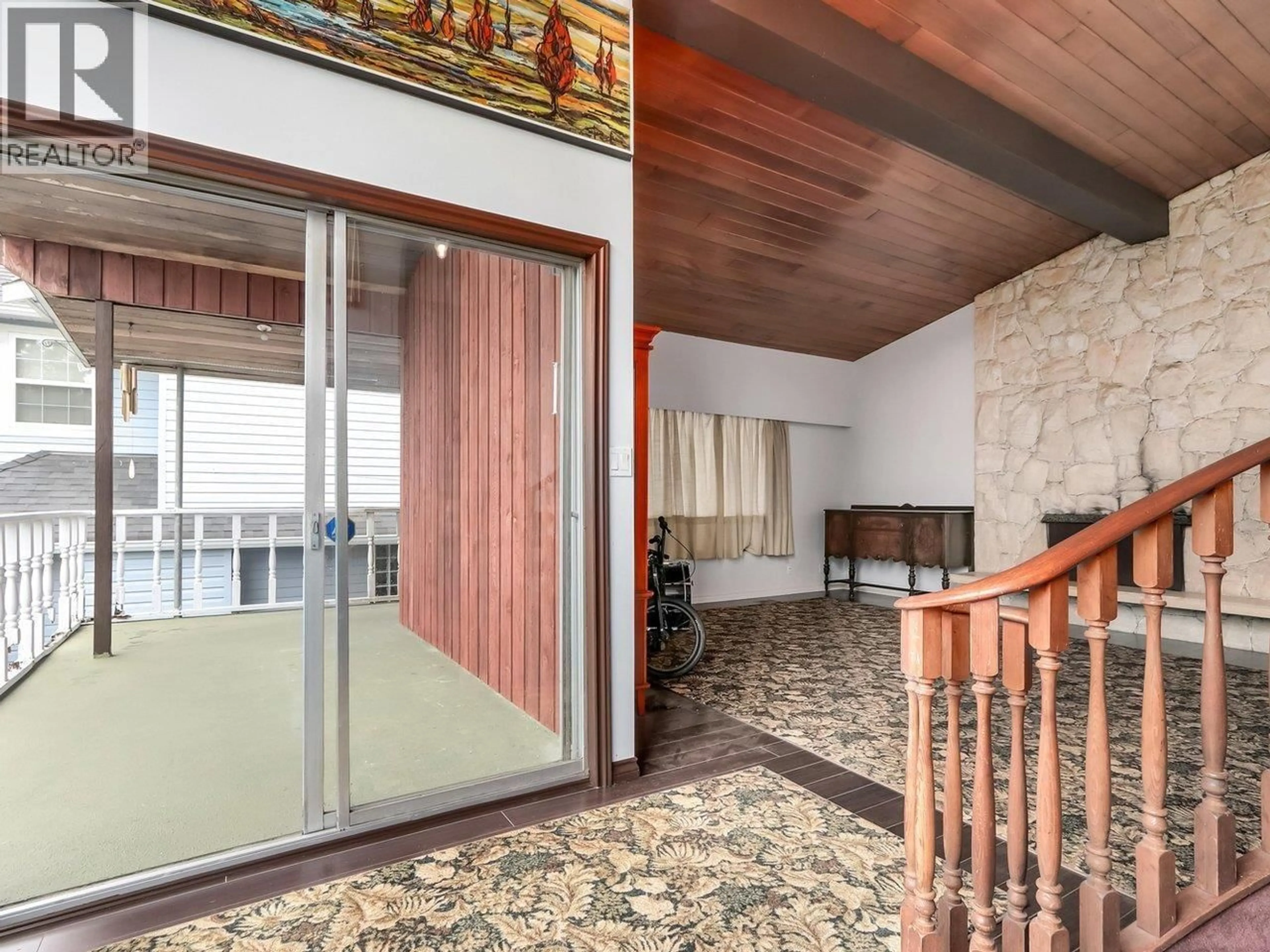 Indoor foyer for 2337 ST GEORGE STREET, Port Moody British Columbia V3H2G3