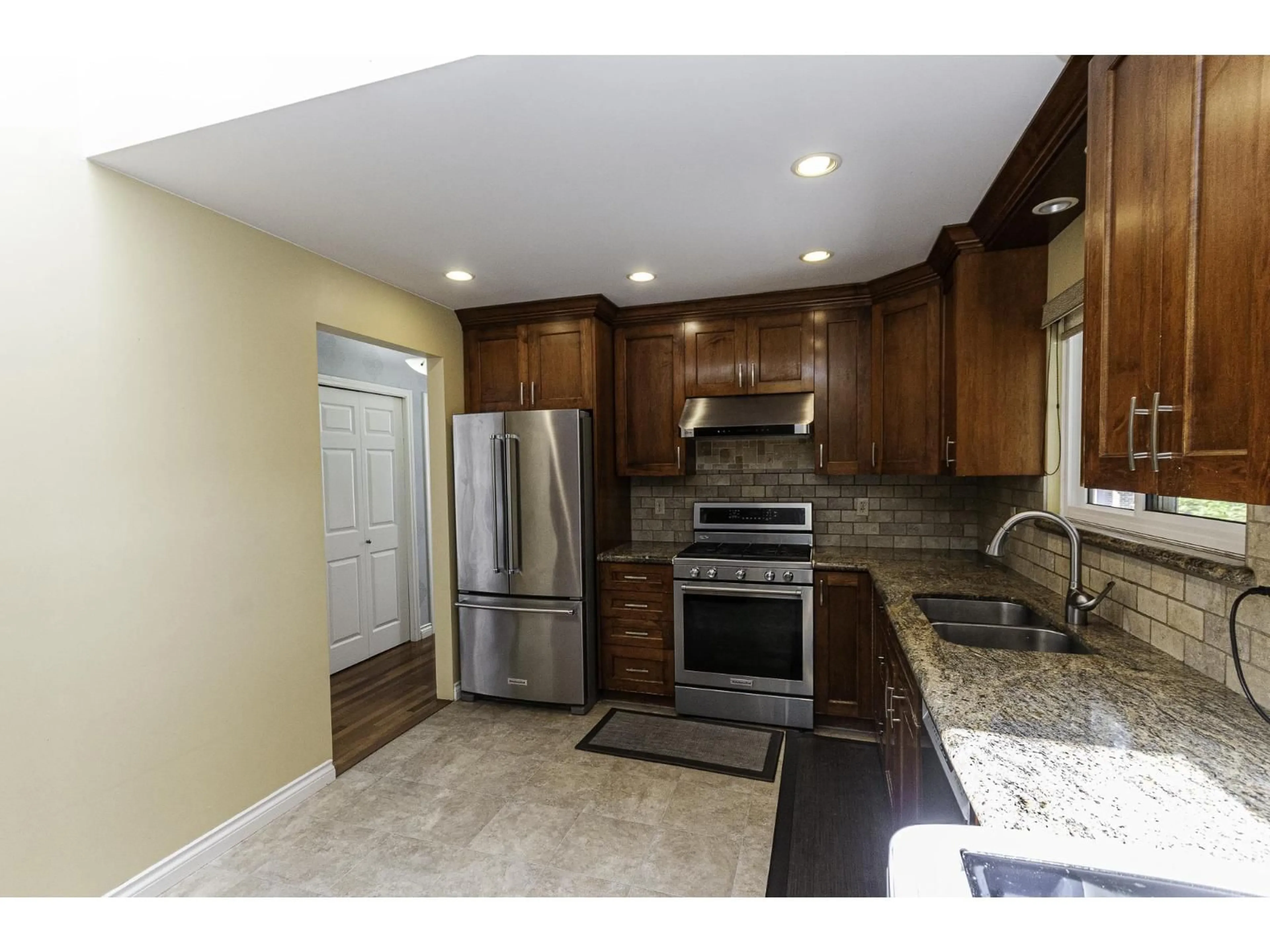 Open concept kitchen, ceramic/tile floor for 6675 WADE ROAD, Delta British Columbia V4E2V5