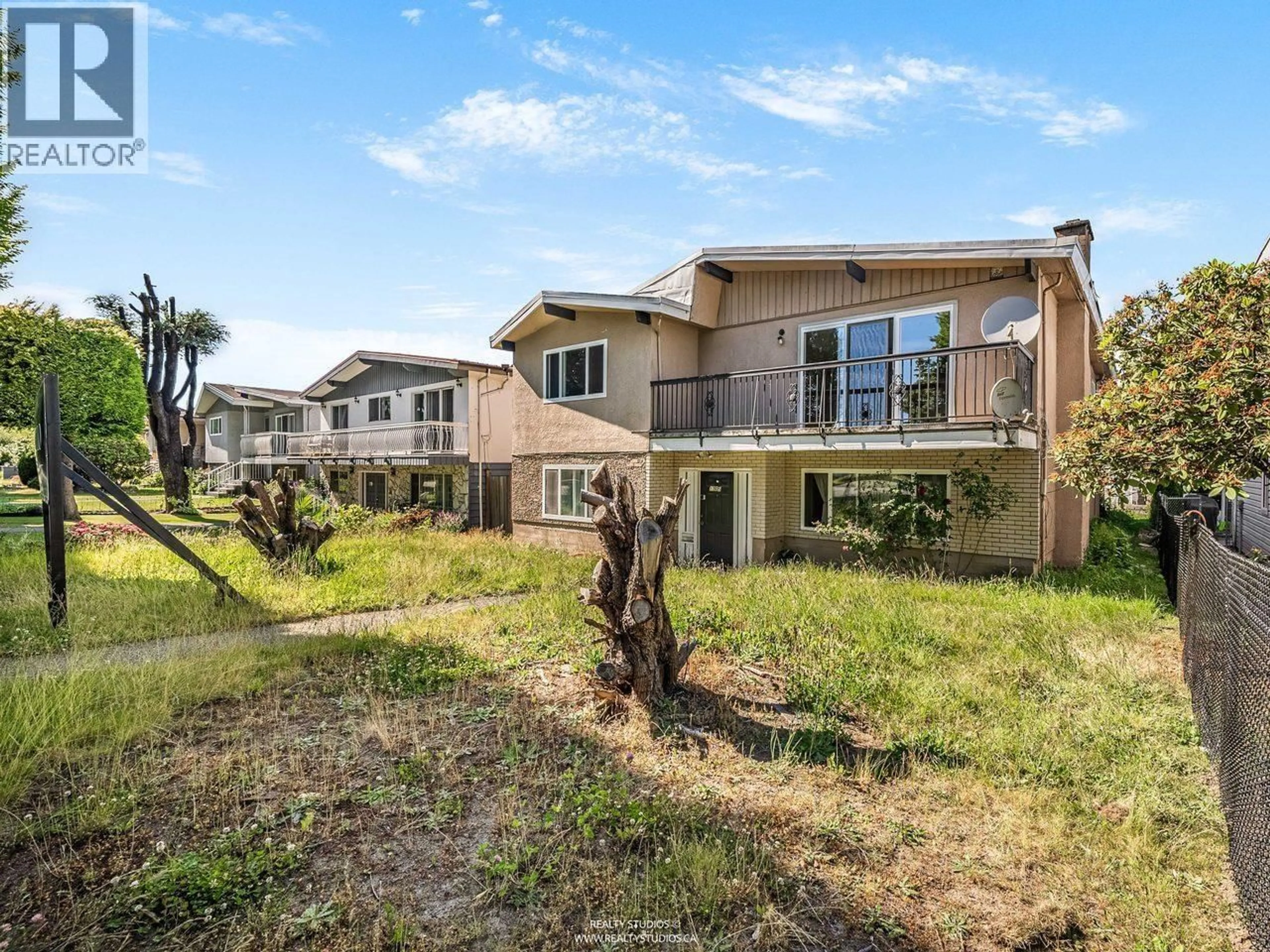 A pic from outside/outdoor area/front of a property/back of a property/a pic from drone, water/lake/river/ocean view for 1205 49TH AVENUE, Vancouver British Columbia V5W2H9