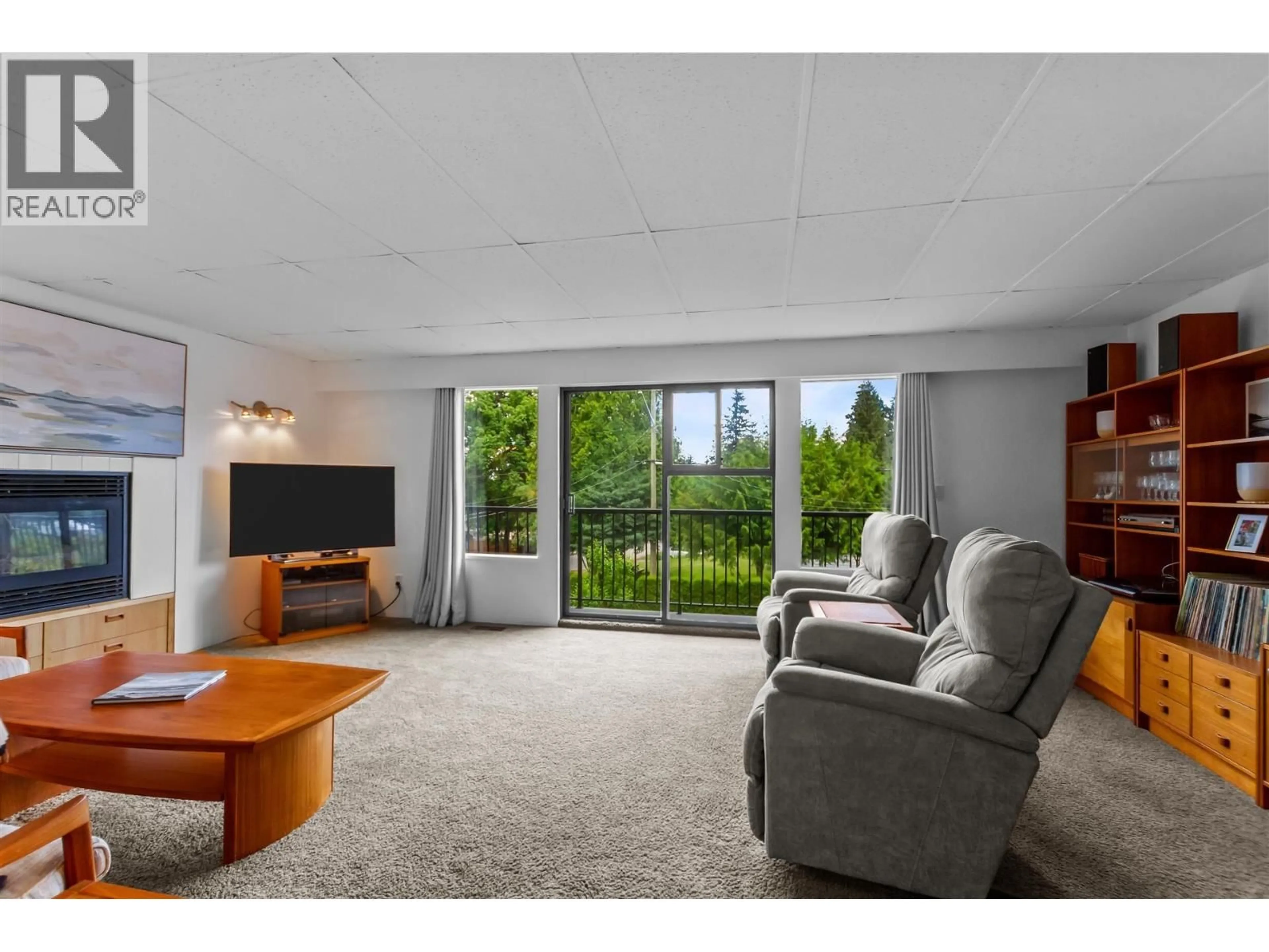 Living room with furniture, unknown for 449 LAKEVIEW STREET, Coquitlam British Columbia V3K5K7