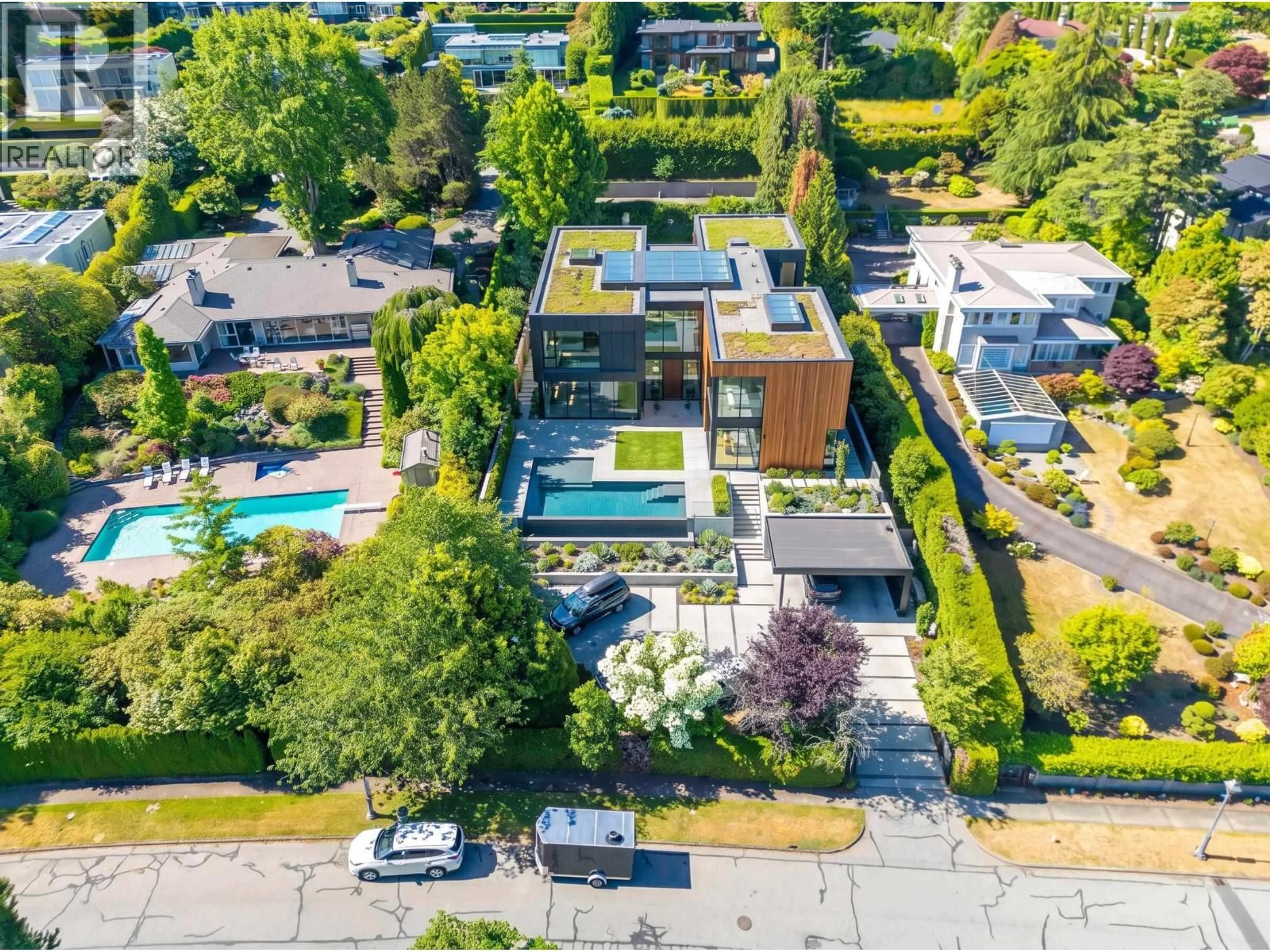 A pic from outside/outdoor area/front of a property/back of a property/a pic from drone, street for 5570 NEWTON WYND, Vancouver British Columbia V6T1H5