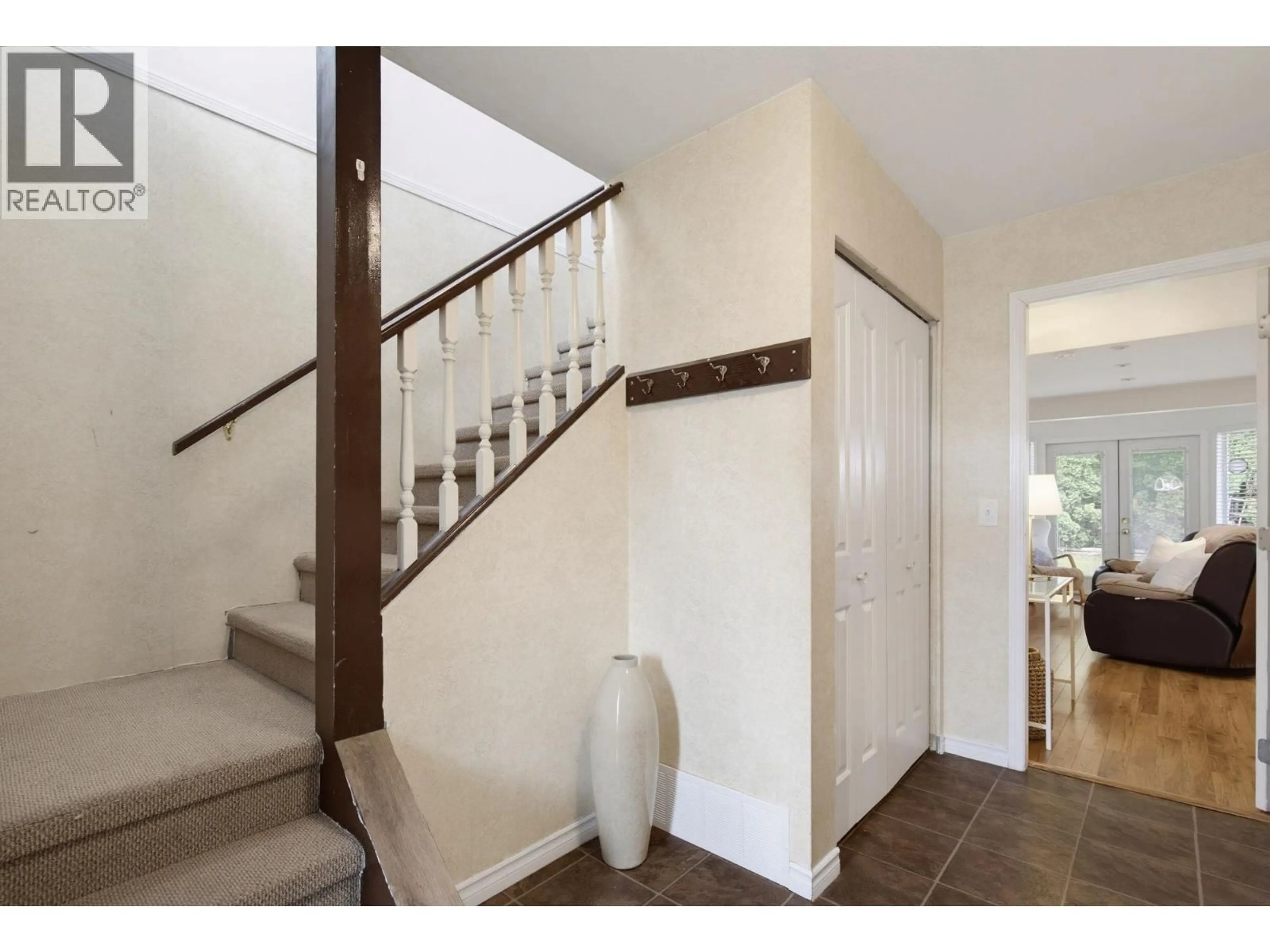 Indoor entryway for 18862 CHARNLEY COURT, Pitt Meadows British Columbia V3Y2K7