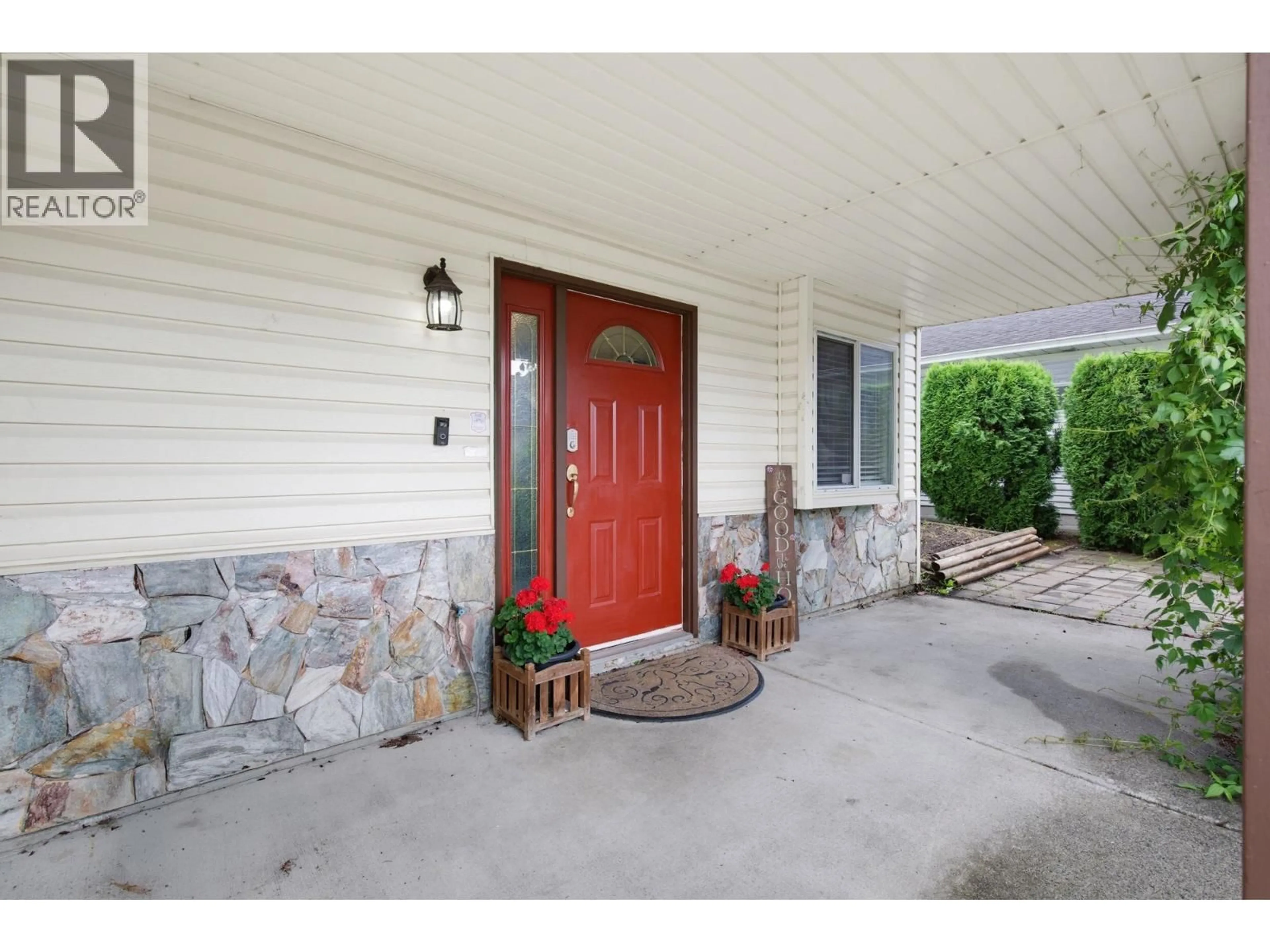 Indoor entryway for 18862 CHARNLEY COURT, Pitt Meadows British Columbia V3Y2K7