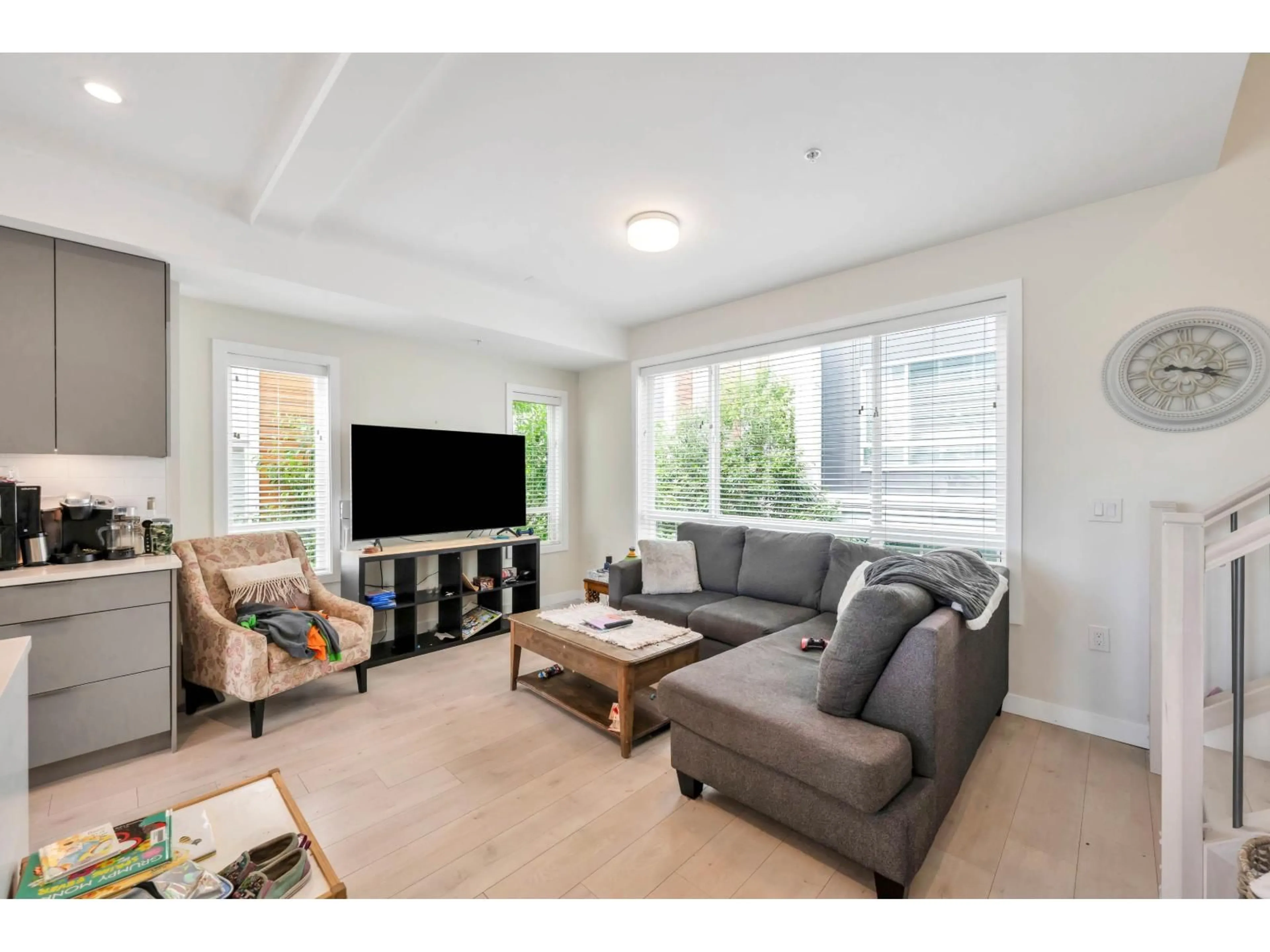 Living room with furniture, unknown for 36 - 19628 55A AVENUE, Langley British Columbia V3A0M6
