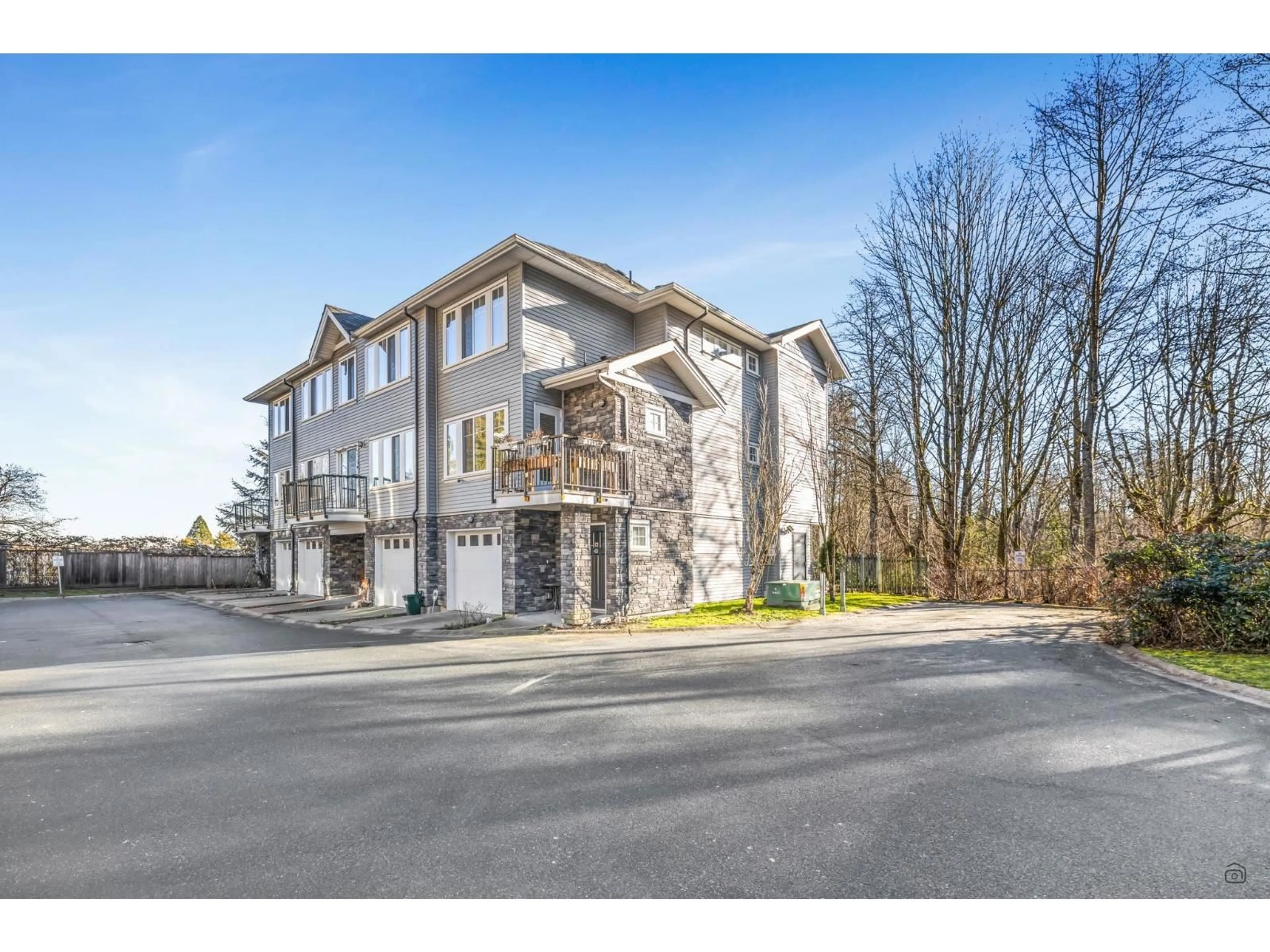 A pic from outside/outdoor area/front of a property/back of a property/a pic from drone, building for 41 - 13864 HYLAND ROAD, Surrey British Columbia V3W2C3