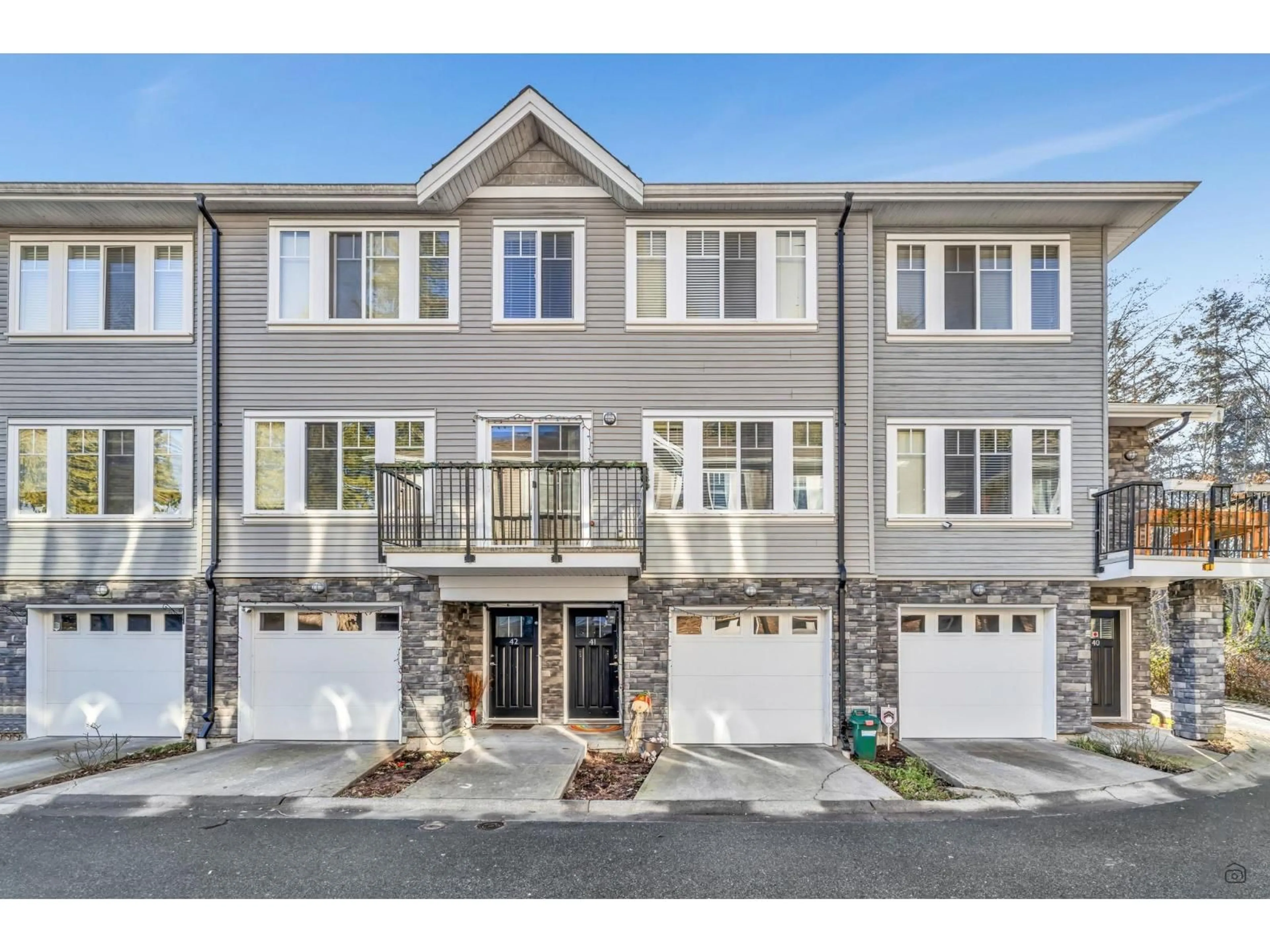 Home with vinyl exterior material, street for 41 - 13864 HYLAND ROAD, Surrey British Columbia V3W2C3