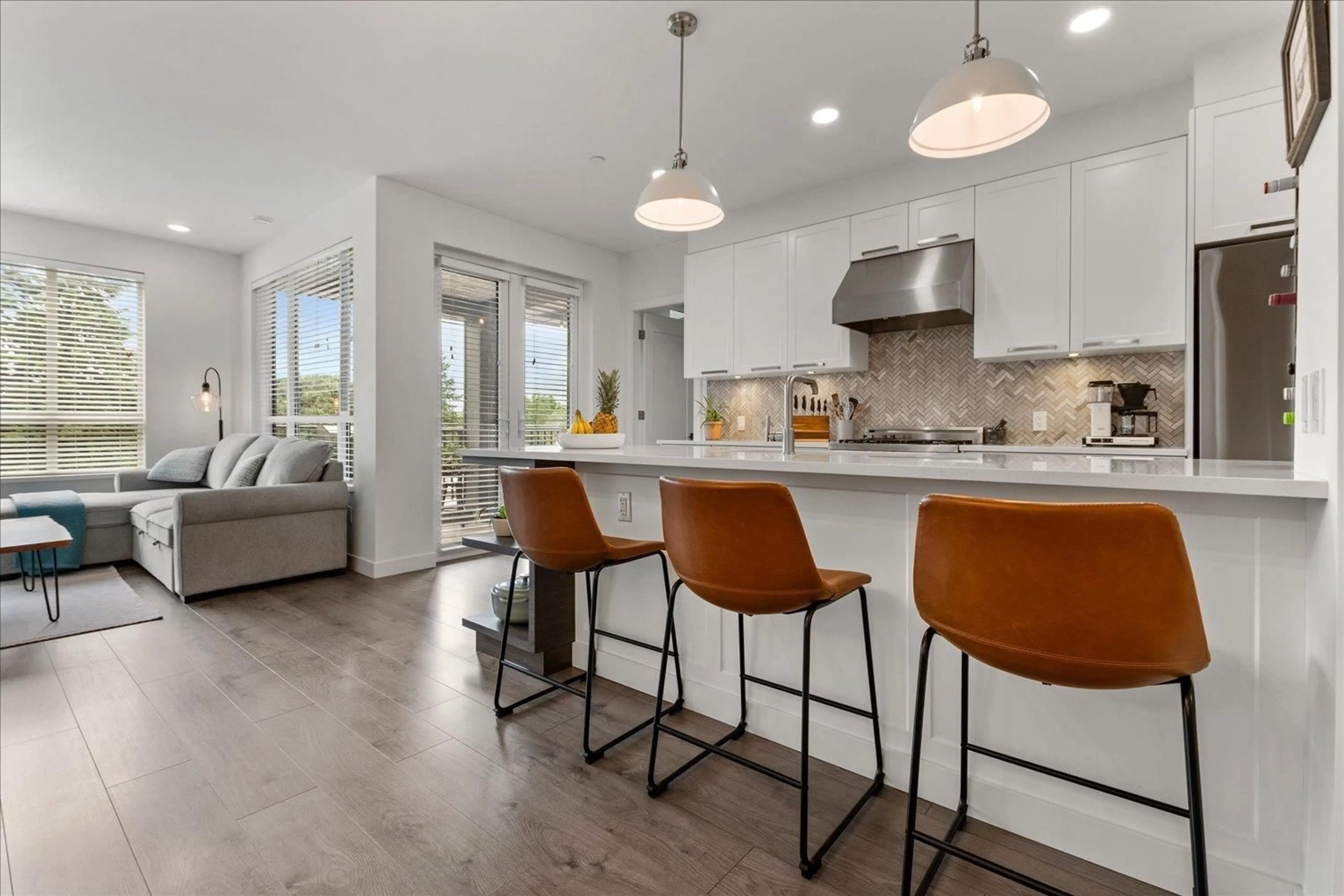 Open concept kitchen, unknown for 404 - 33540 MAYFAIR AVENUE, Abbotsford British Columbia V2S0J3