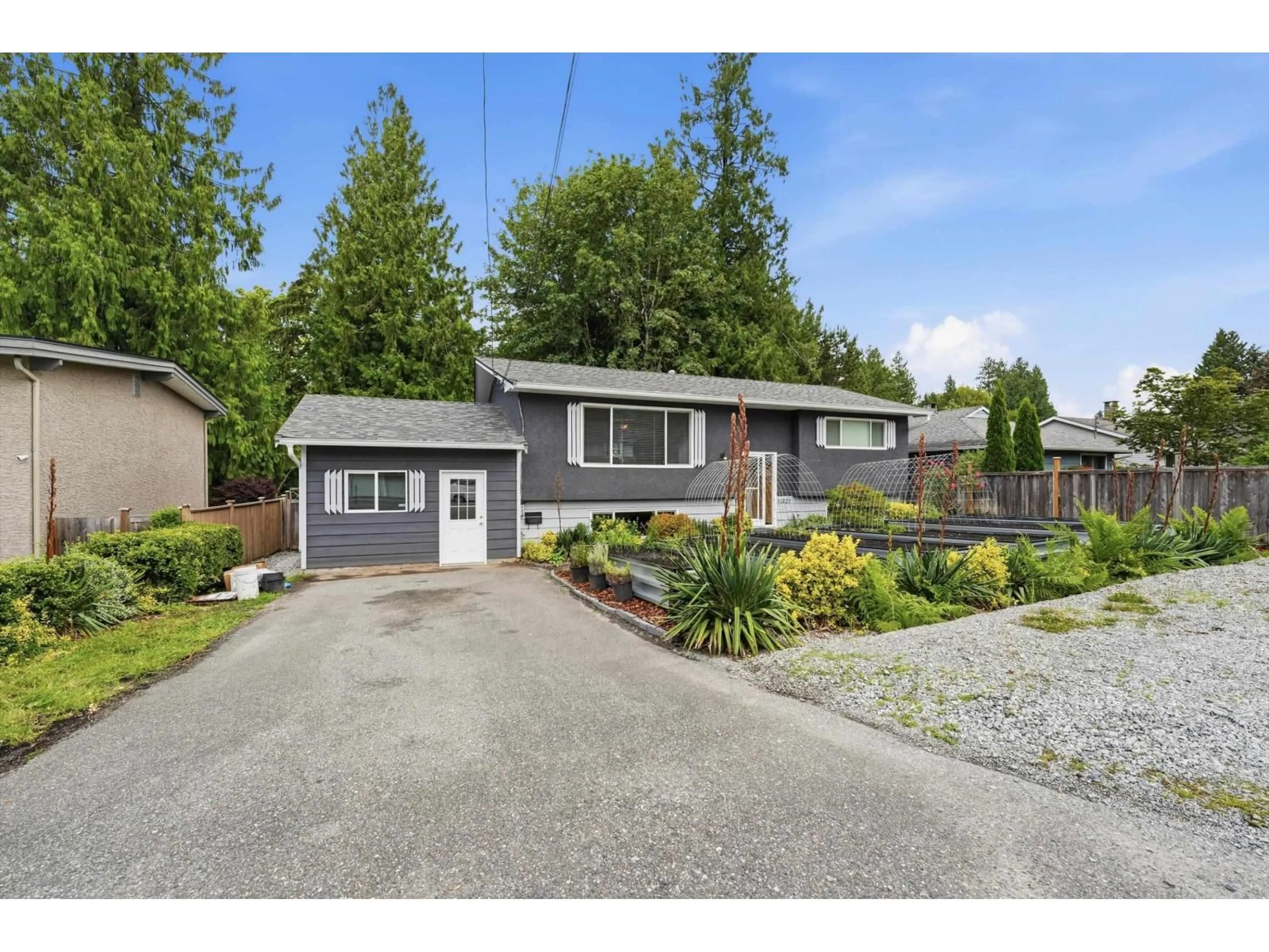 Home with vinyl exterior material, street for 31821 SILVERDALE AVENUE, Mission British Columbia V2V2K8