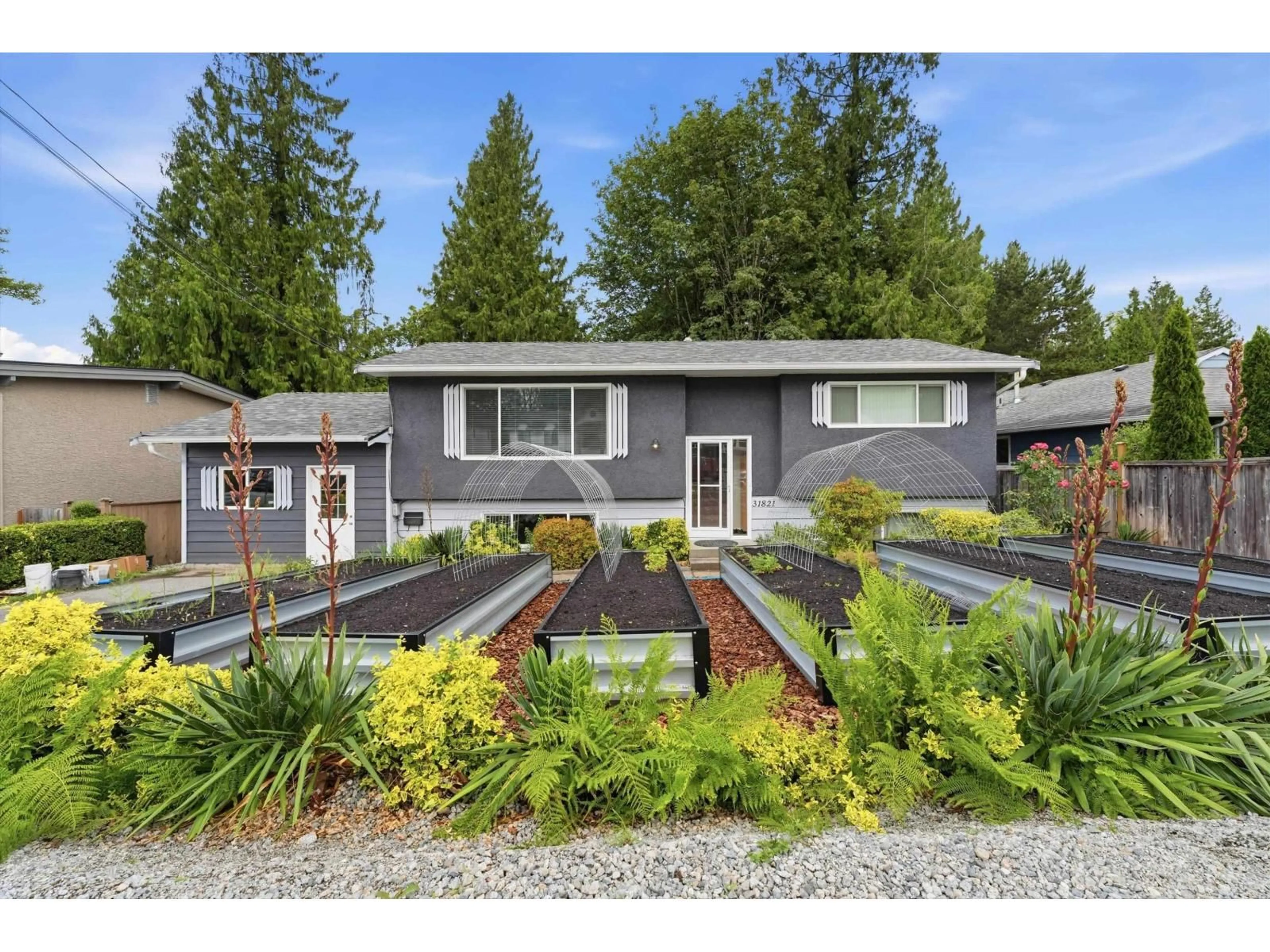 Home with vinyl exterior material, street for 31821 SILVERDALE AVENUE, Mission British Columbia V2V2K8