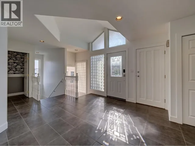 803 OCEANMOUNT BOULEVARD, Gibsons 5