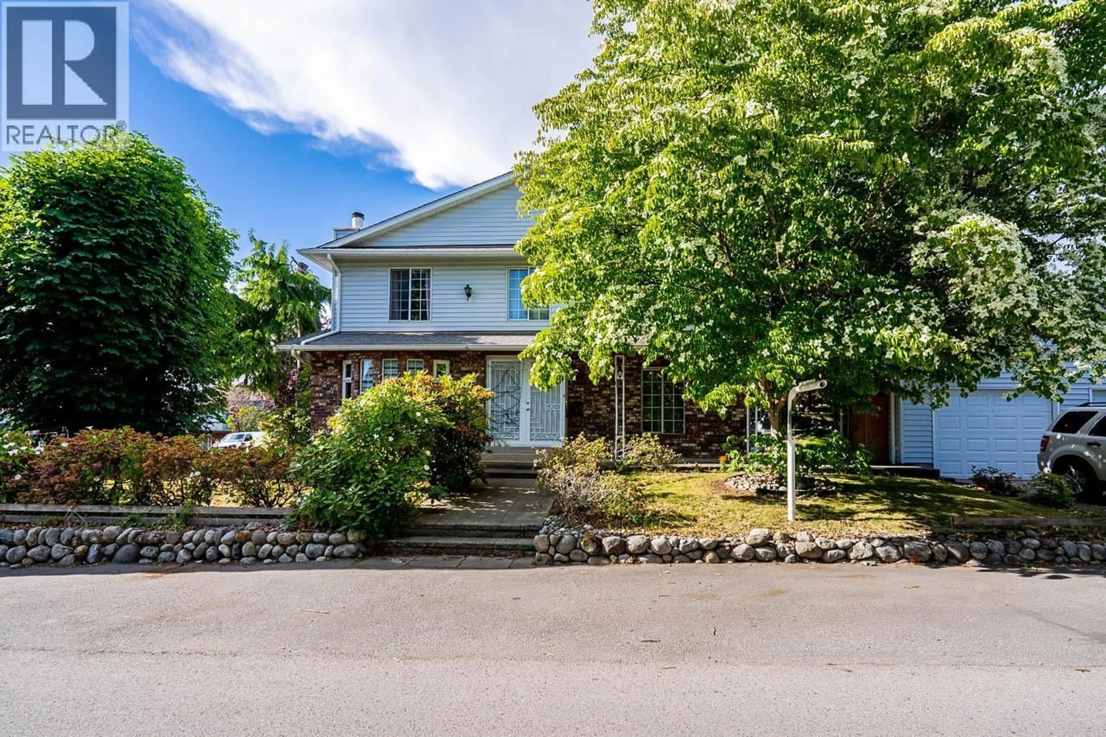 A pic from outside/outdoor area/front of a property/back of a property/a pic from drone, street for 1525 51ST AVENUE, Vancouver British Columbia V5P4R6