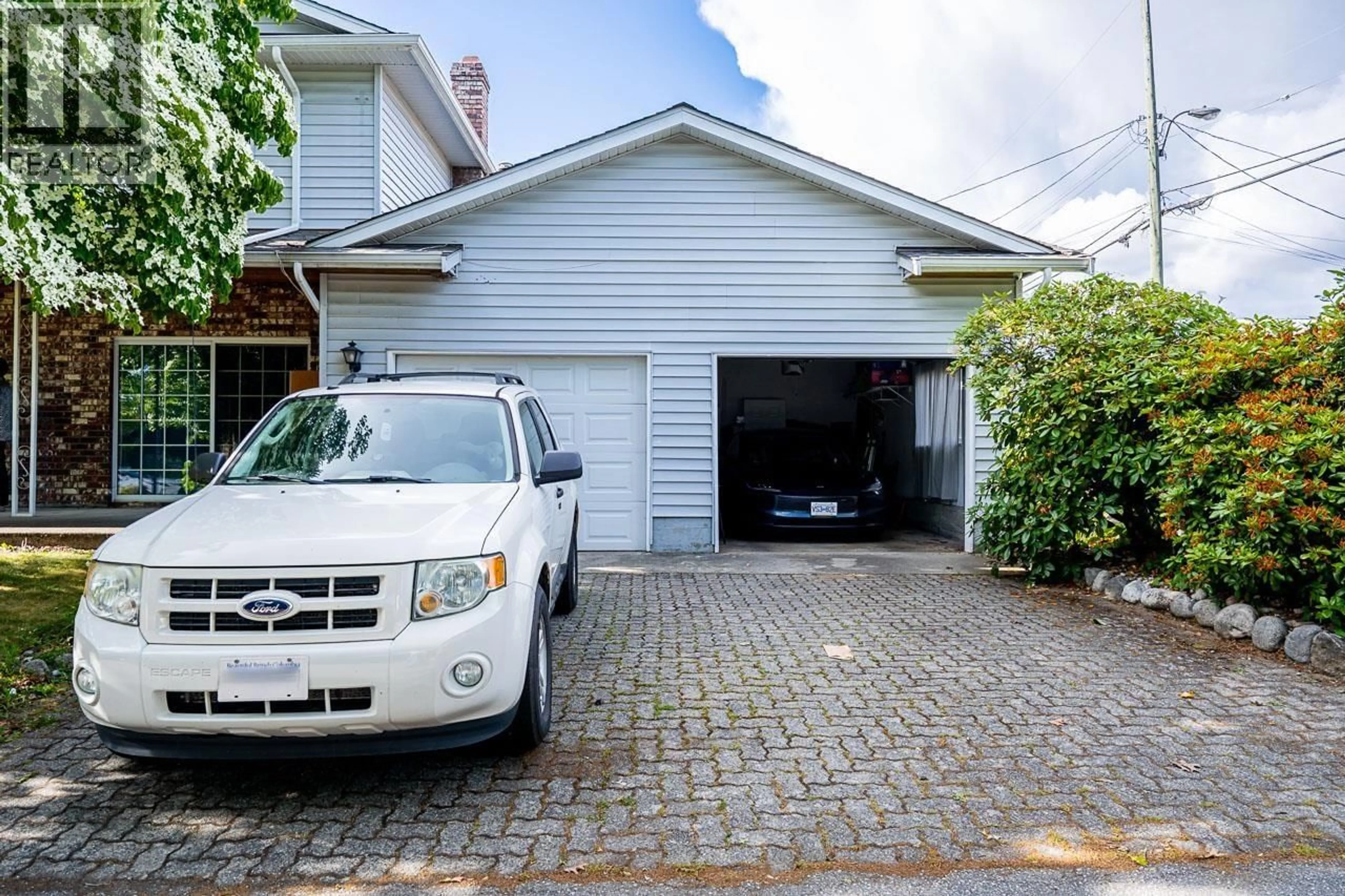 Indoor garage for 1525 51ST AVENUE, Vancouver British Columbia V5P4R6