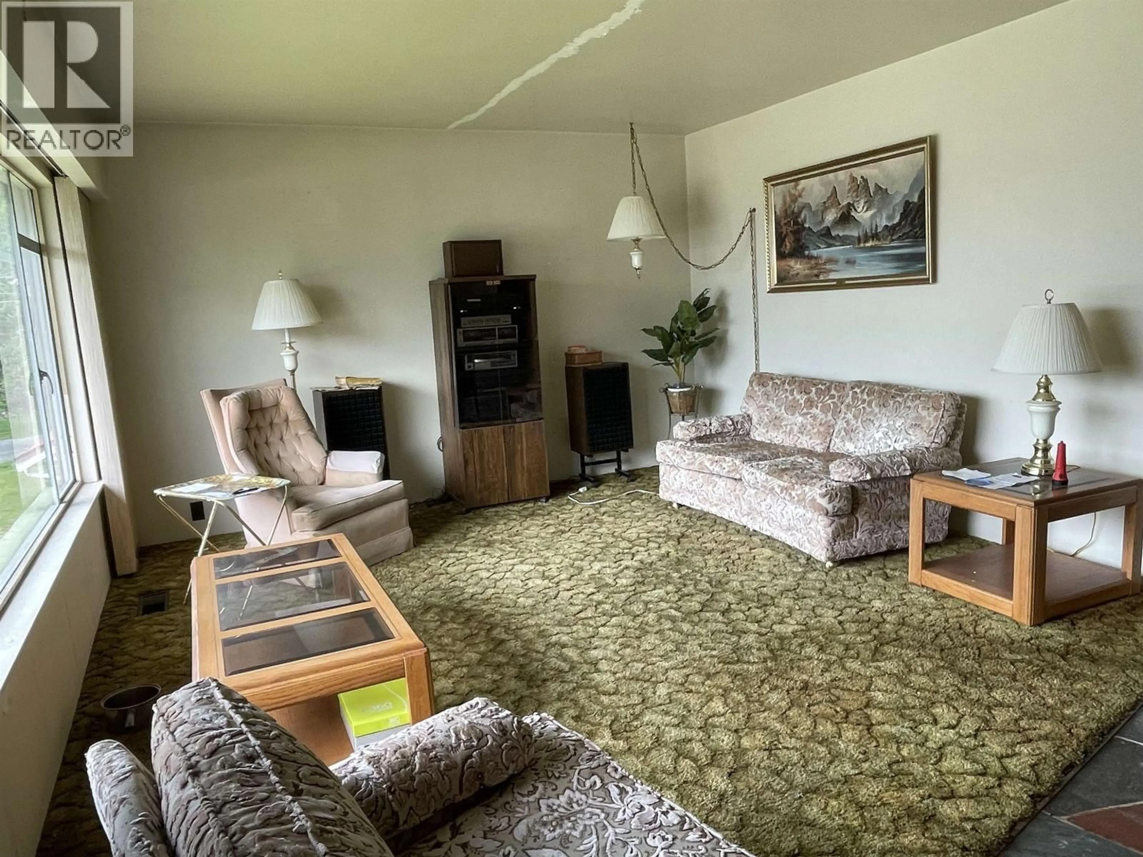 Living room with furniture, carpet floor for 7131 WILLIAMS ROAD, Richmond British Columbia V7A1E7