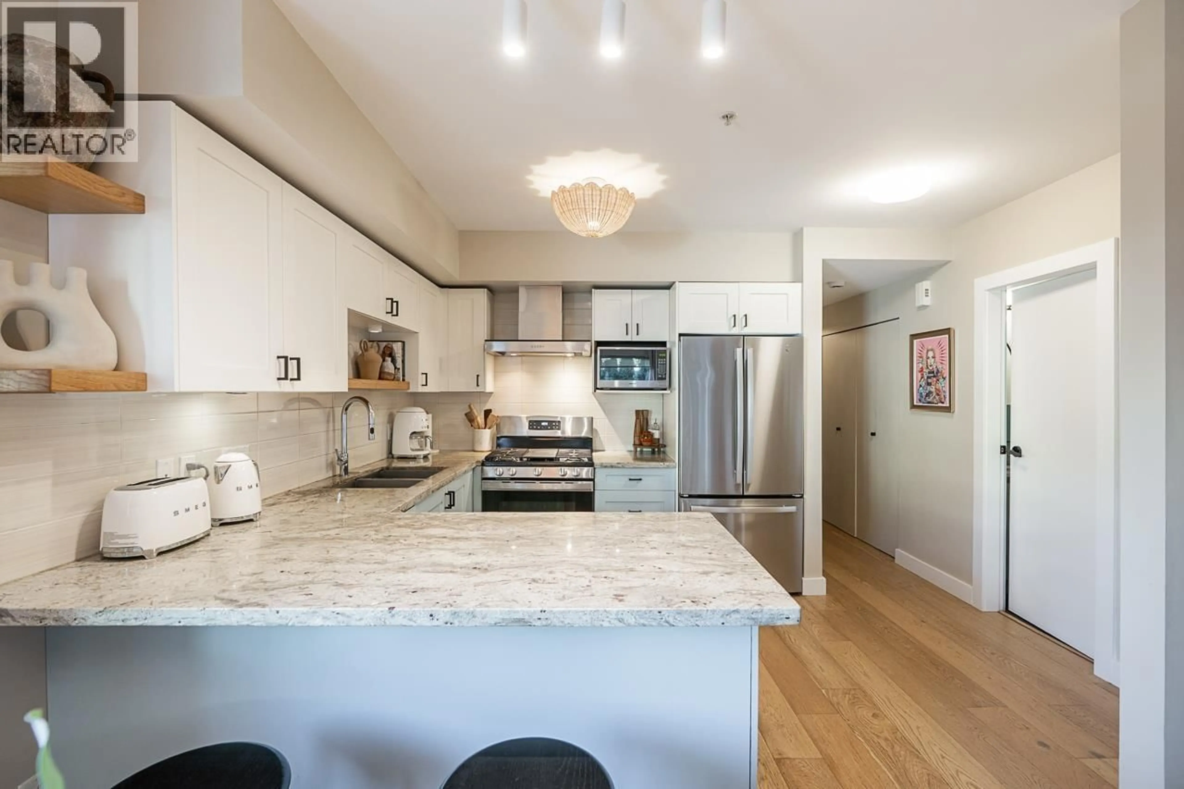 Open concept kitchen, ceramic/tile floor for 3174 PRINCE EDWARD STREET, Vancouver British Columbia V5T3N6