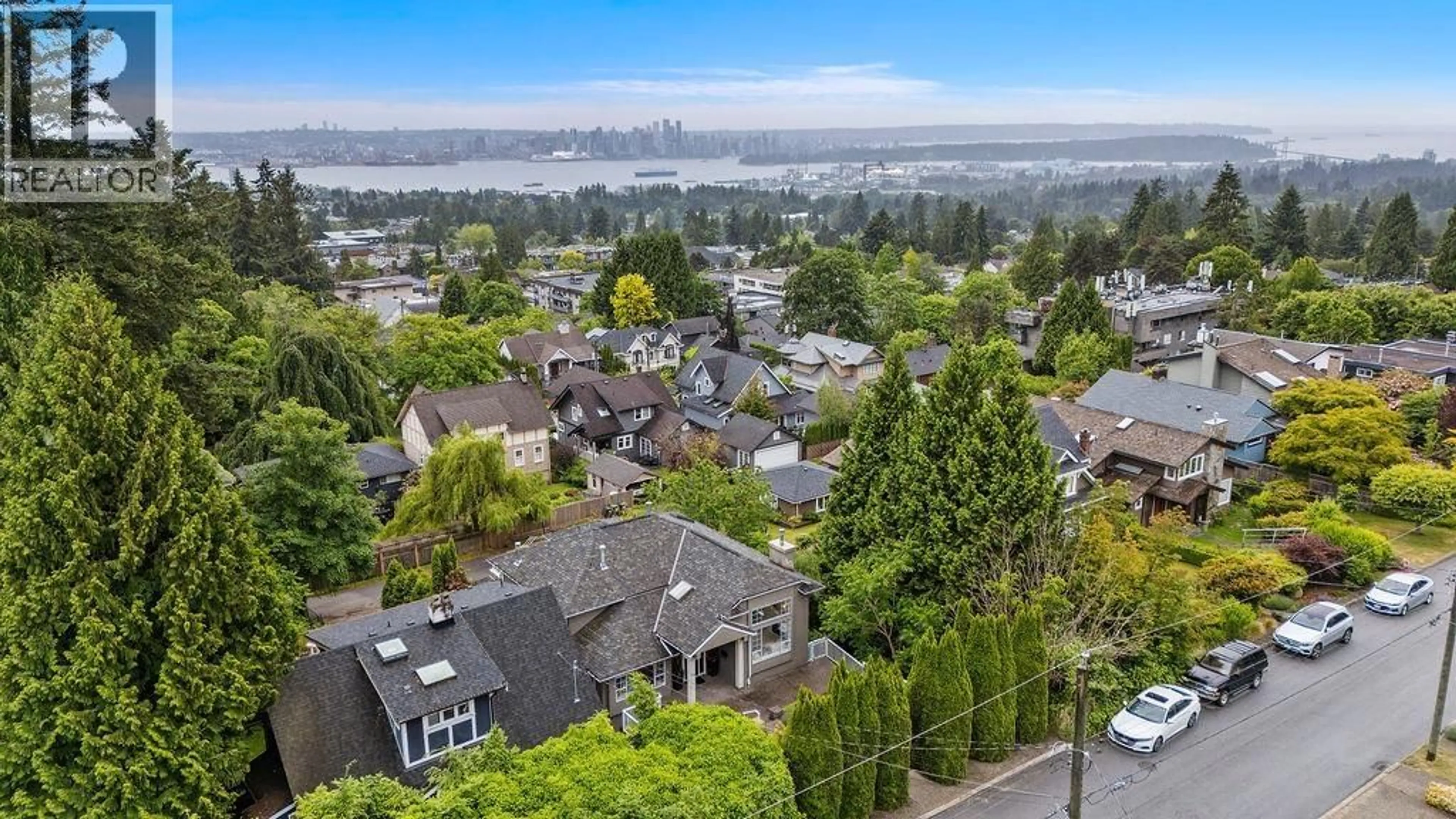 A pic from outside/outdoor area/front of a property/back of a property/a pic from drone, unknown for 163 ST. JAMES ROAD, North Vancouver British Columbia V7N1L1