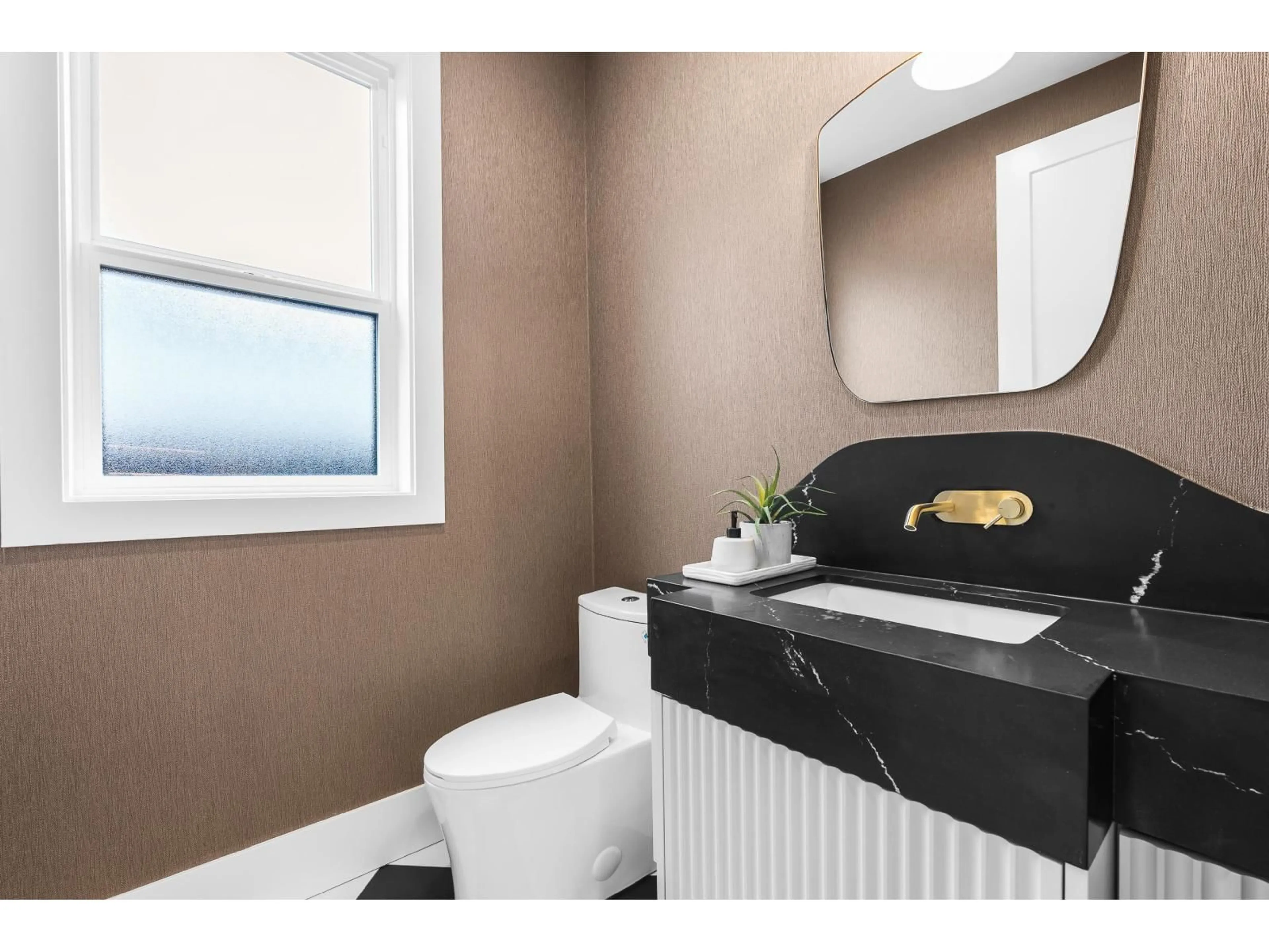 Standard bathroom, ceramic/tile floor for 23709 40 AVENUE, Langley British Columbia V2Z2J9