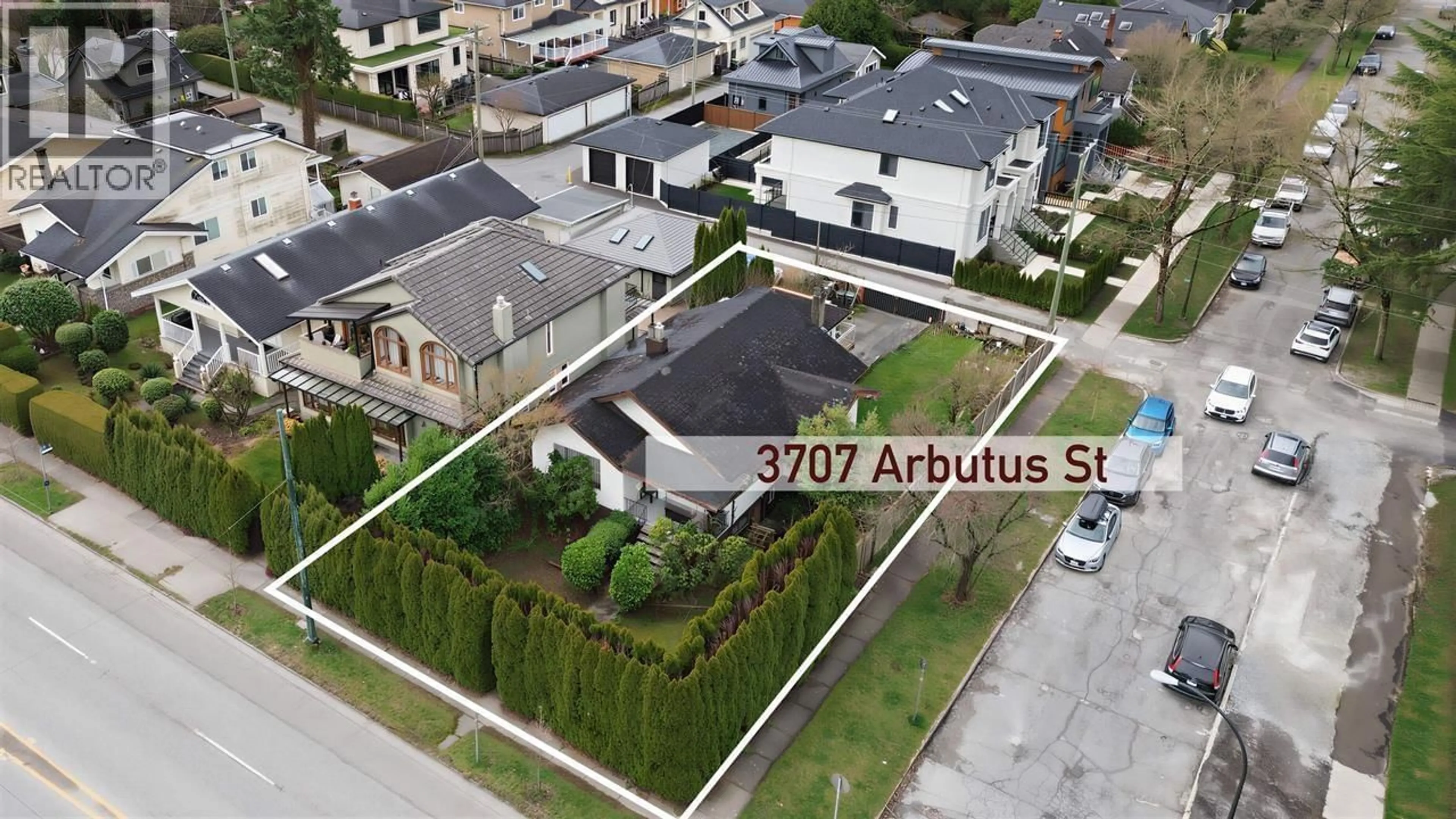A pic from outside/outdoor area/front of a property/back of a property/a pic from drone, street for 3707 ARBUTUS STREET, Vancouver British Columbia V6J3Z8