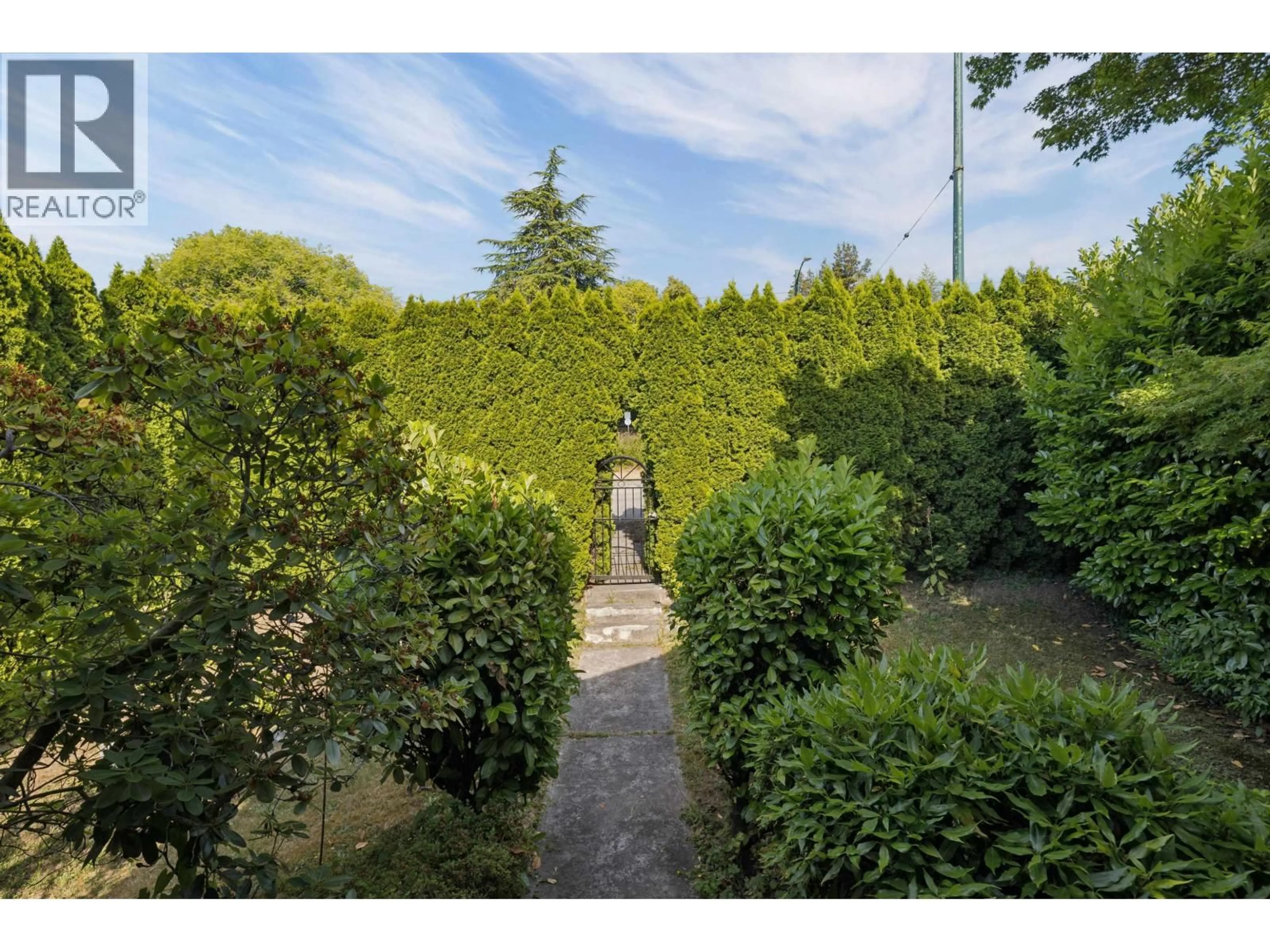 A pic from outside/outdoor area/front of a property/back of a property/a pic from drone, forest/trees view for 3707 ARBUTUS STREET, Vancouver British Columbia V6J3Z8