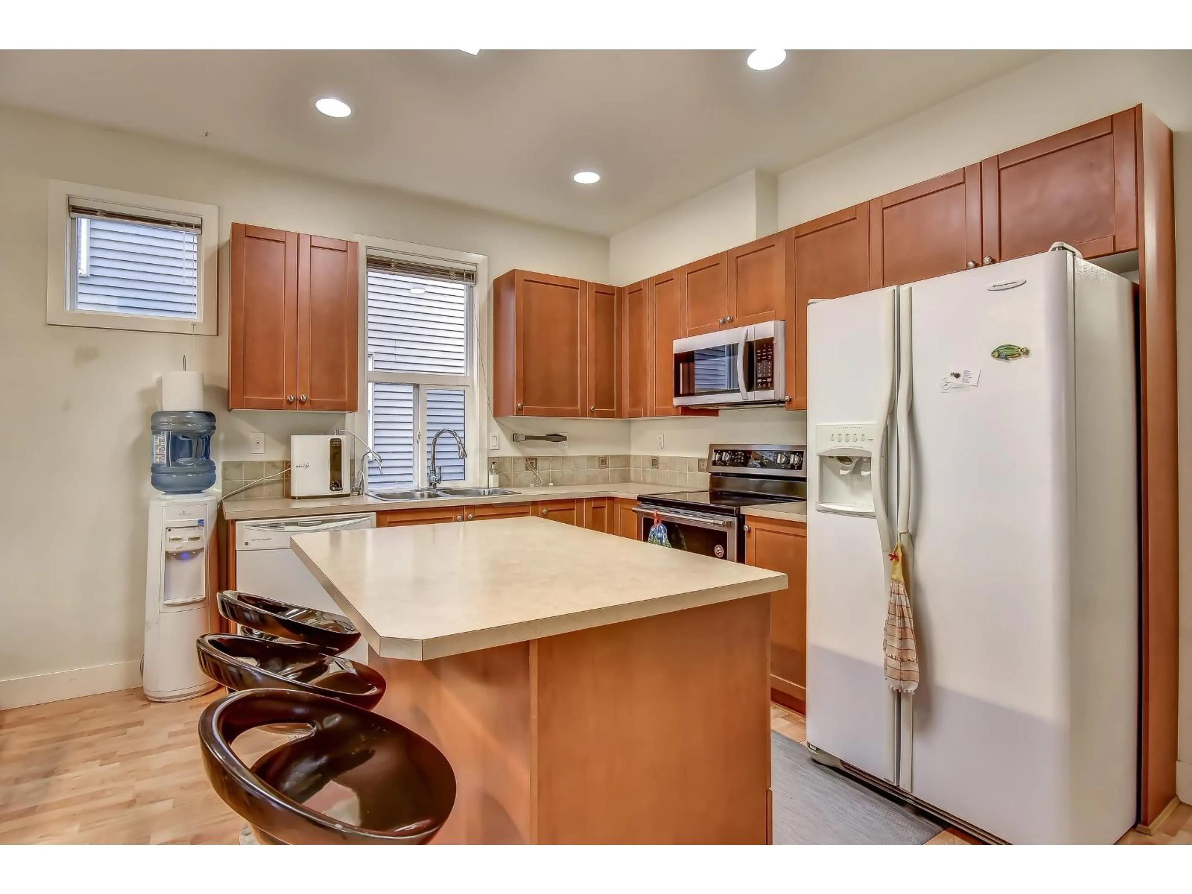 Unknown for 6914 190 STREET, Surrey British Columbia V4N5P1