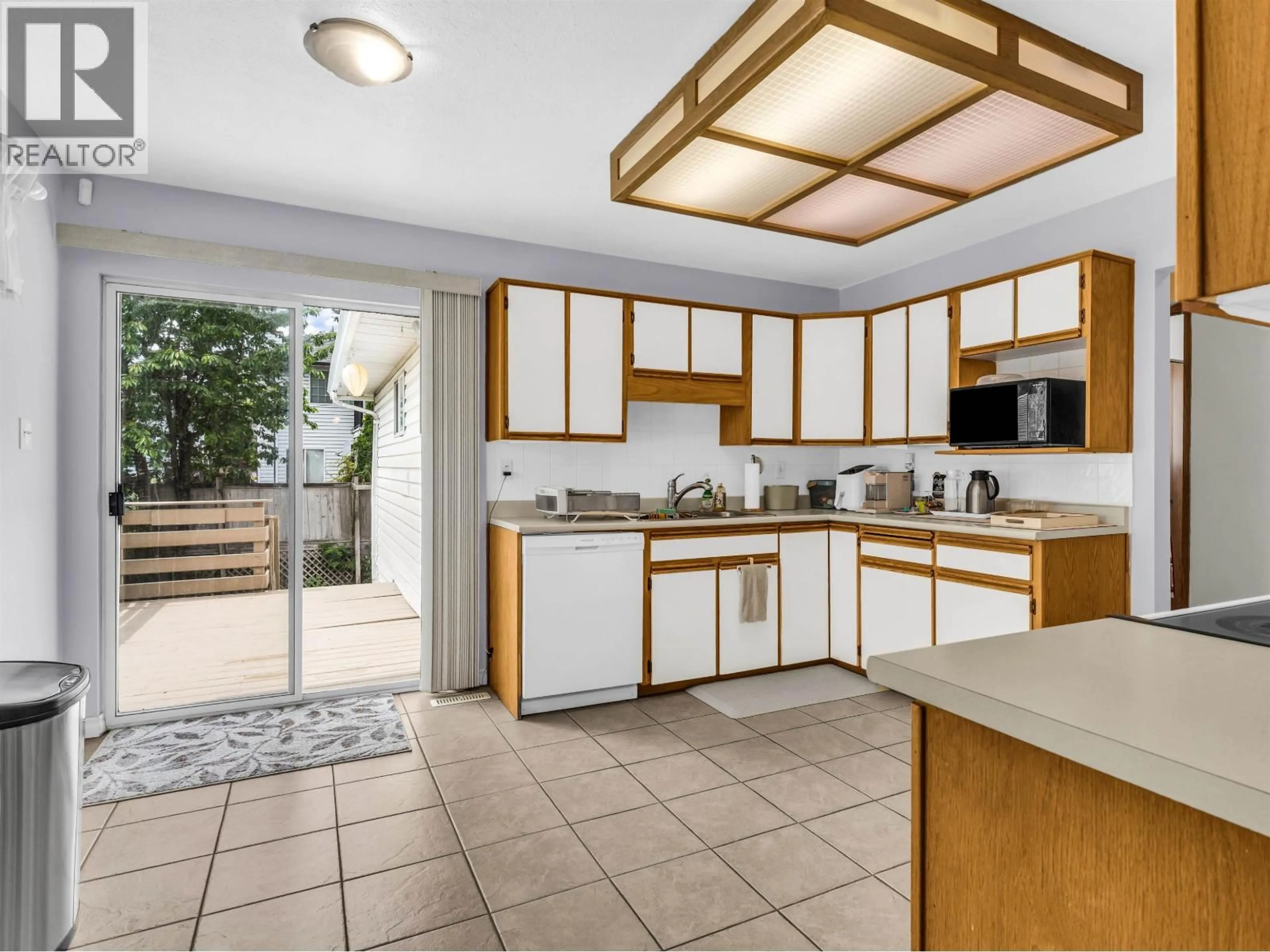 Open concept kitchen, ceramic/tile floor for 1264 LASALLE PLACE, Coquitlam British Columbia V3B6T5