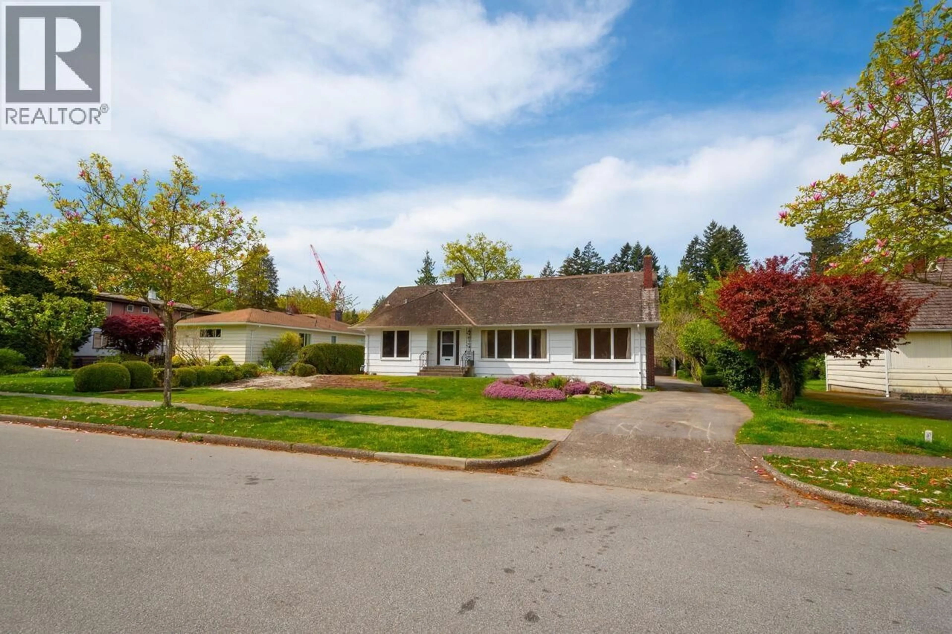A pic from outside/outdoor area/front of a property/back of a property/a pic from drone, street for 1871 ALLISON ROAD, Vancouver British Columbia V6T1T1