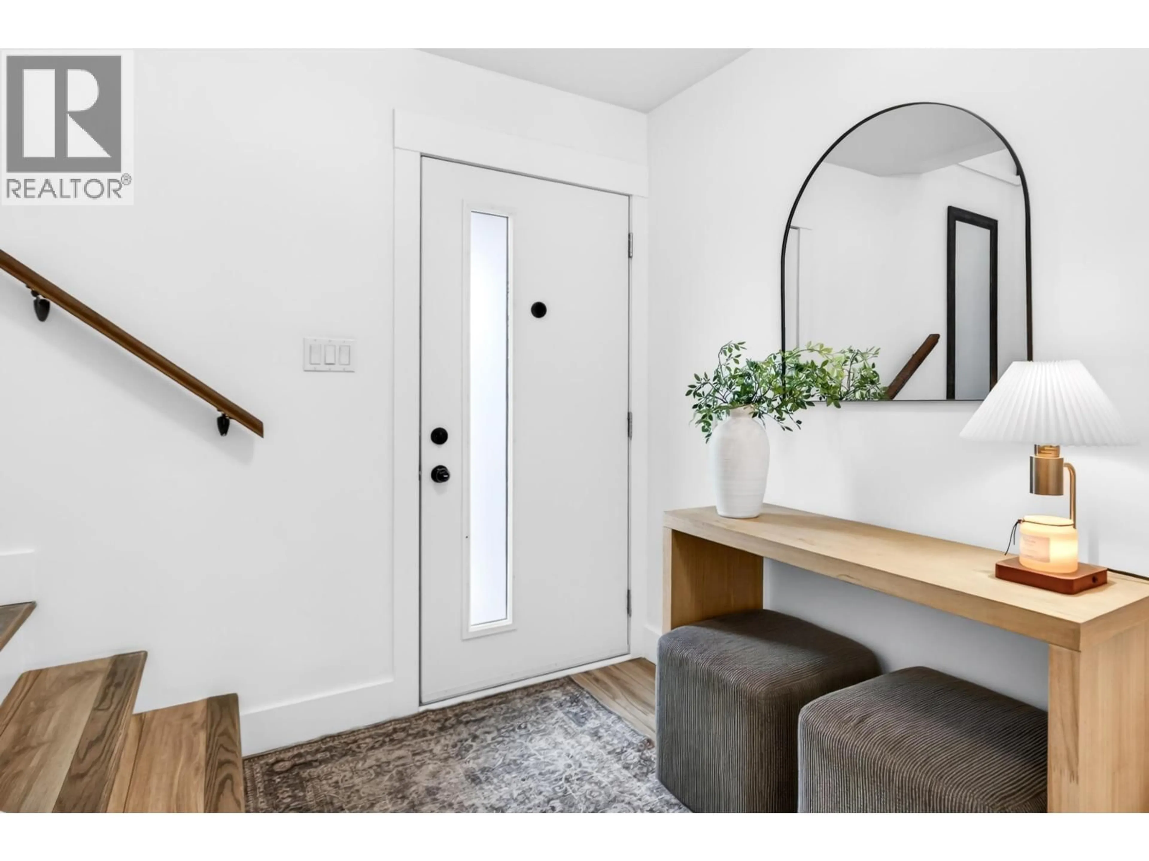 Indoor entryway for 20280 OSPRING STREET, Maple Ridge British Columbia V2X1K4