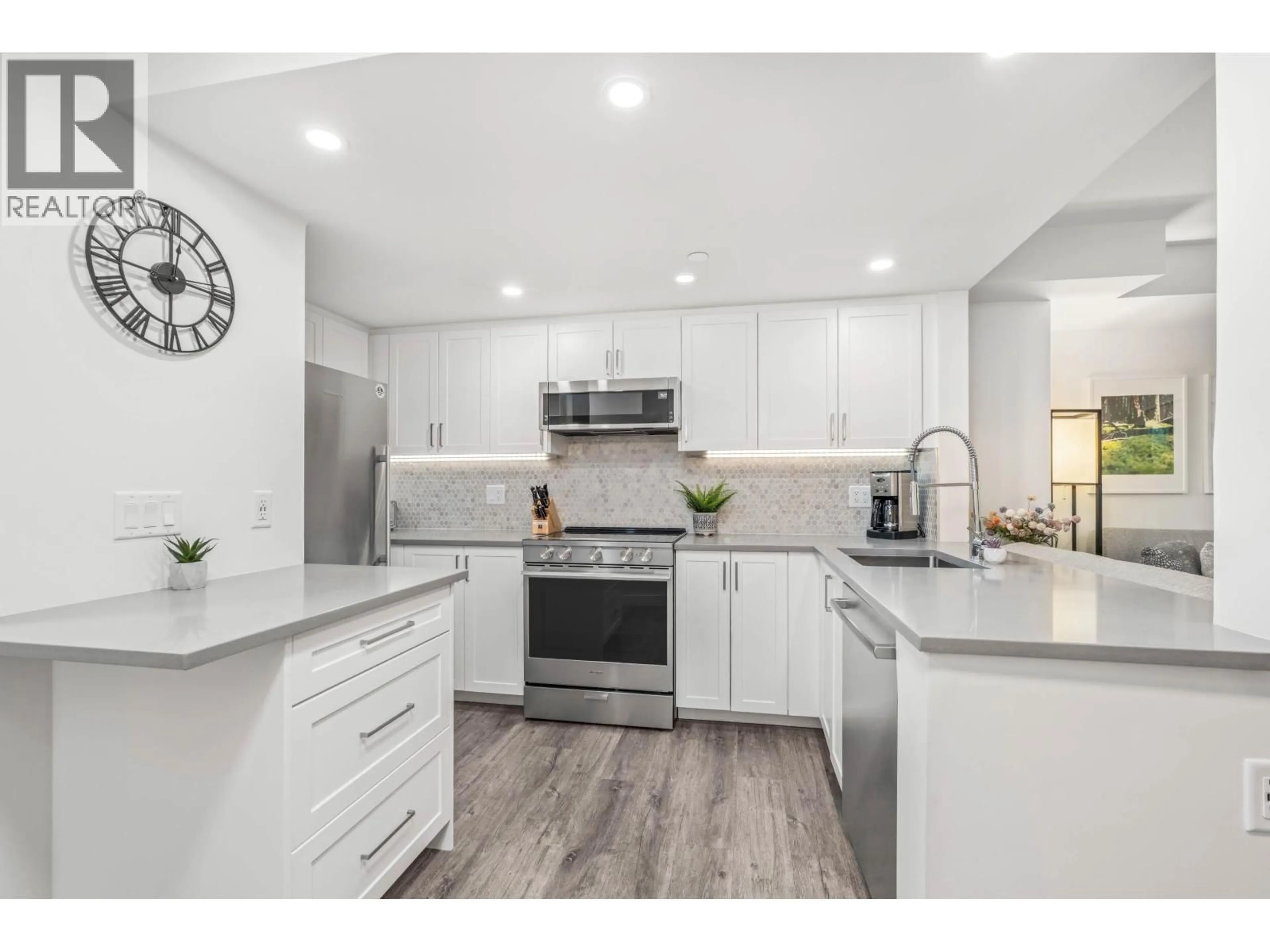 Open concept kitchen, unknown for 54 - 4335 NORTHLANDS BOULEVARD, Whistler British Columbia V0N1B4
